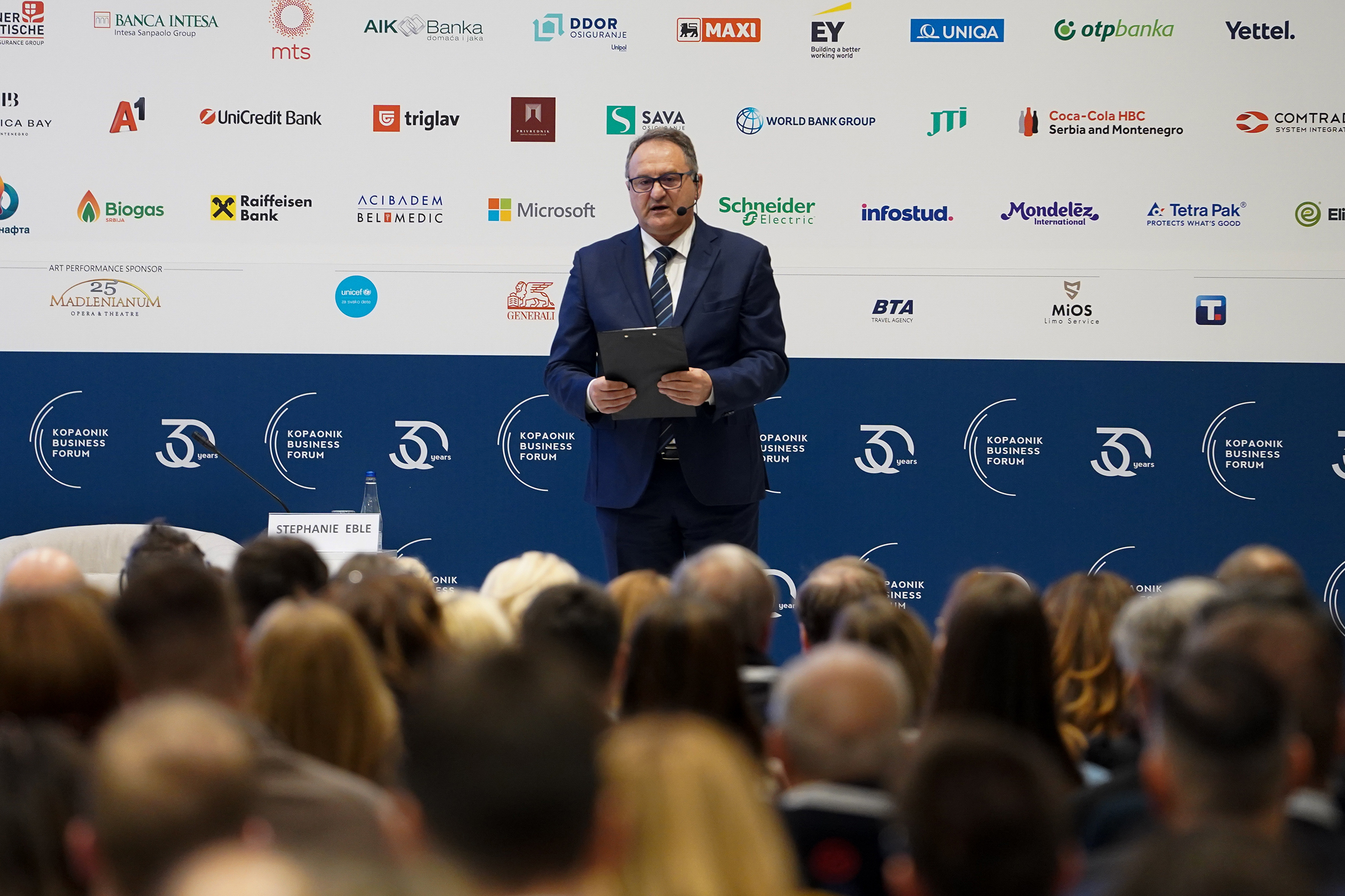 Kopaonik, 5. marta 2023.-  Predsednik SES-a Aleksandar Vlahović govori na otvaranju 30. jubilarnog Kopaonik biznis foruma, na kome je upriličen specijalni program: omaž dr Zoranu Đinđiću, premijeru Srbije 2001-2003. FOTO TANJUG/ JADRANKA ILIĆ/ nr