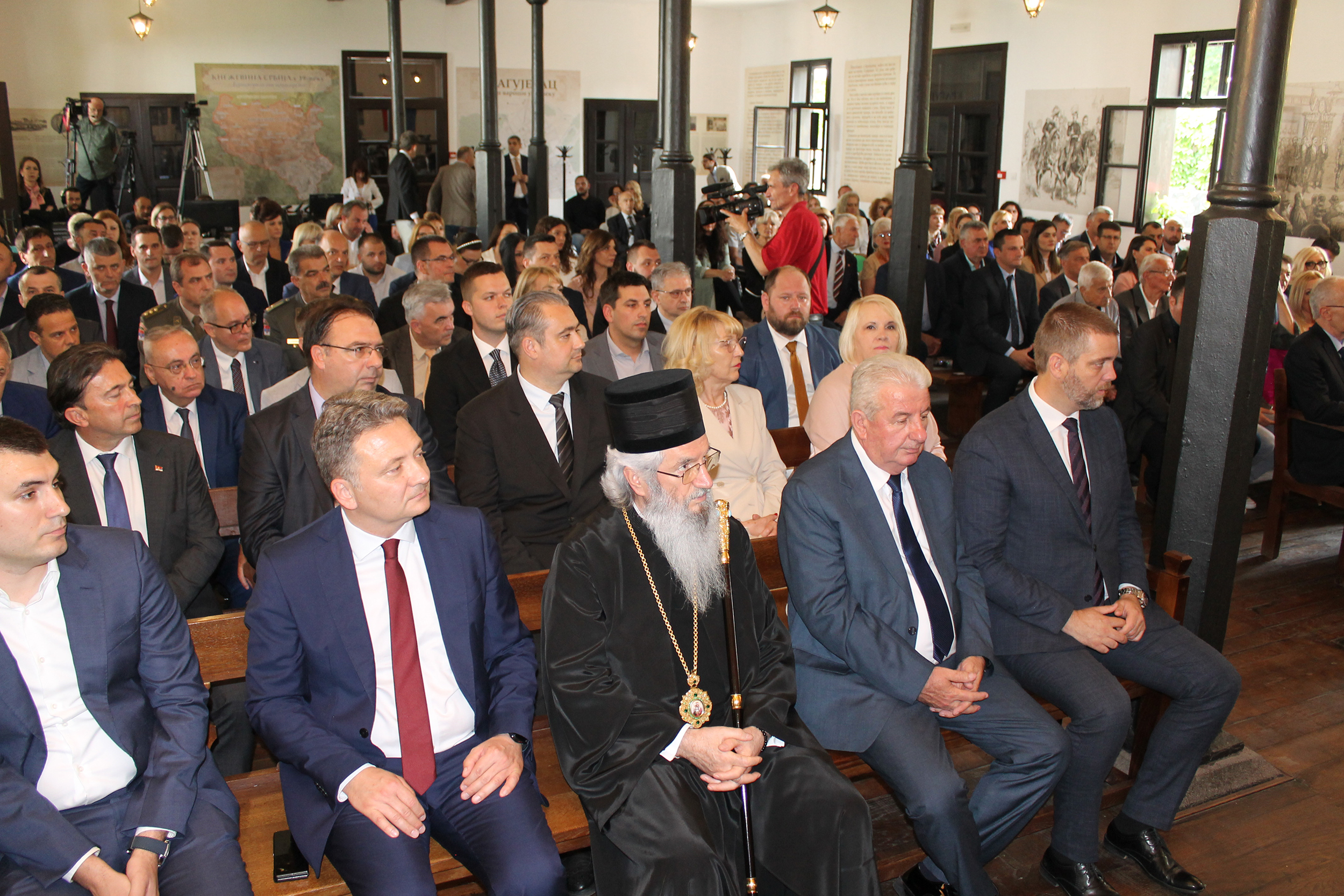 Svečana sednica Skupštine Kragujevca, Veljoviću uručena plaketa za Vučića