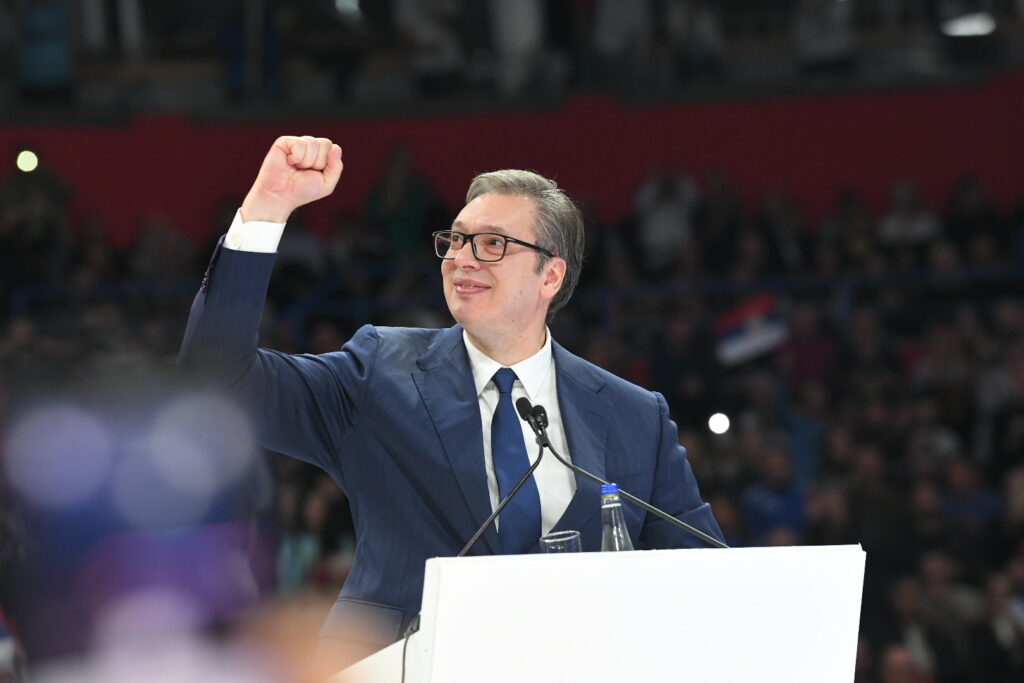 Beograd, 02.12.2023. Štark Arena, predizborni miting, Pristalice SNS simpatizeri dolaze na skup SNS u Stark Arenu, Srpska napredna stranka, miting Foto: Amir Hamzagić/Nova.rs