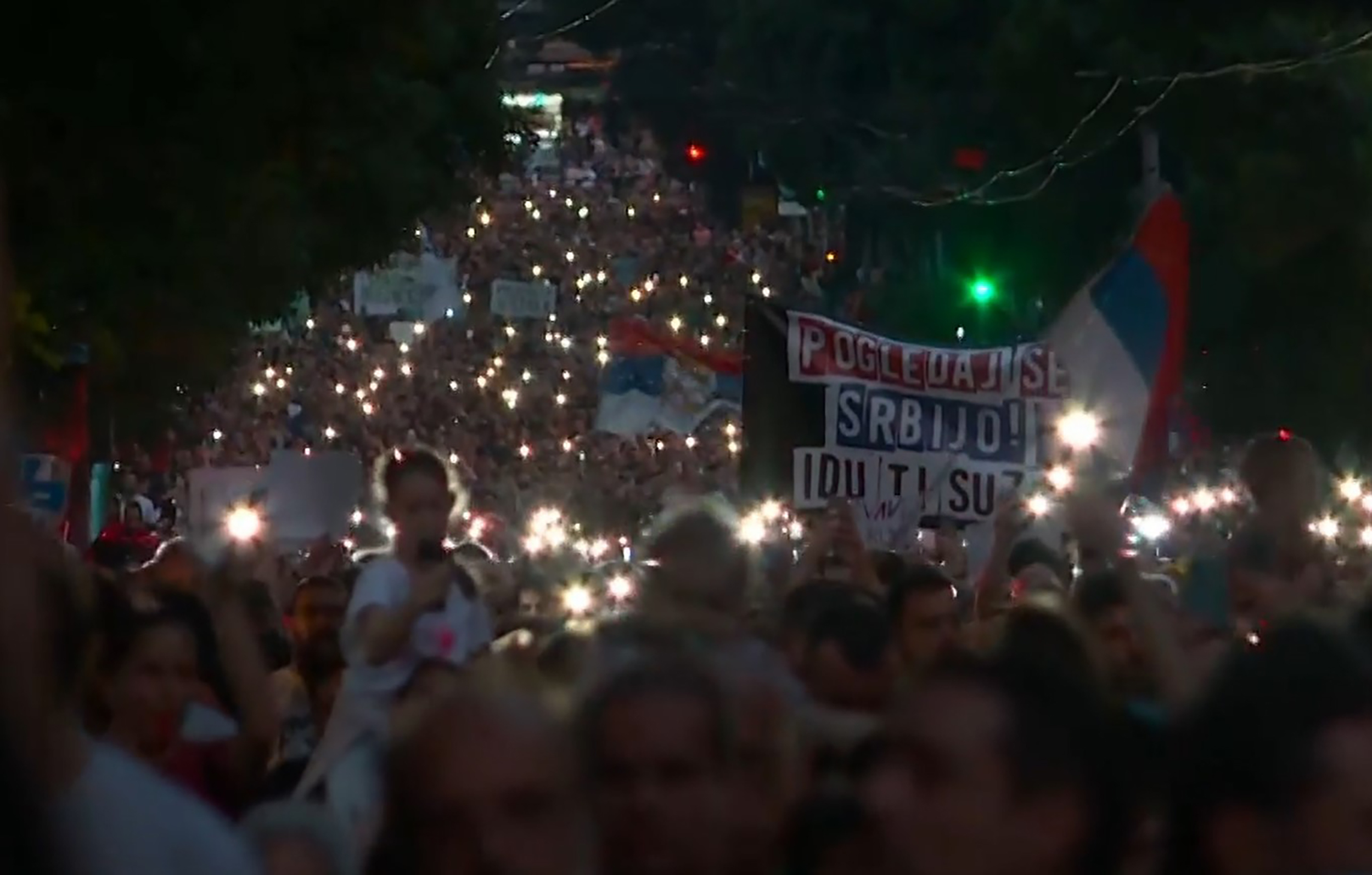 Beograd, 03.06.2023. 5. Protest "Srbija protiv nasilja", telefoni svetle, lampice