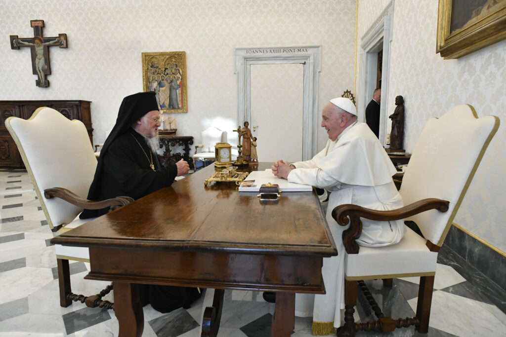 epa10891691 A handout picture provided by the Vatican Media shows Pope Francis receives Bartholomew I, Ecumenical Patriarch of Constantinople, at the Vatican, 30 September 2023.  EPA-EFE/VATICAN MEDIA HANDOUT  HANDOUT EDITORIAL USE ONLY/NO SALES