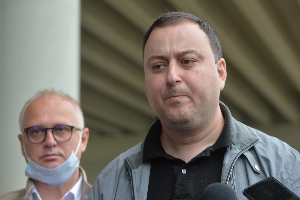 Beograd, 23. juna 2020. -  Zamenik gradonacelnika Goran Vesic,  predsednik opstine Obrenovac Miroslav Cuckovic i drzavna sekretarka u MUP Biljana Popovic Ivkovic obisli su danas nasip u Obrenovcu.  FOTO TANJUG / ZORAN ZESTIC / an