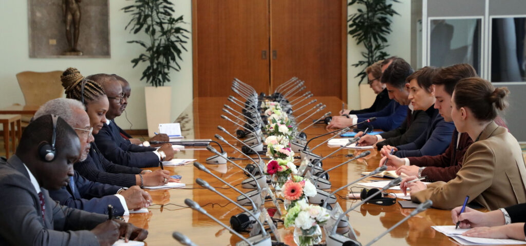 Beograd, 6. aprila 2023.- Predsednica Vlade Srbije Ana Brnabiæ sastala se danas sa predsednikom Gvineje Bisao, Umarom Sisoko Embalom koji boravi u zvaniènoj poseti Srbiji. FOTO TANJUG/ VLADA REPUBLIKE SRBIJE/ SLOBODAN MILJEVIÆ/ nr