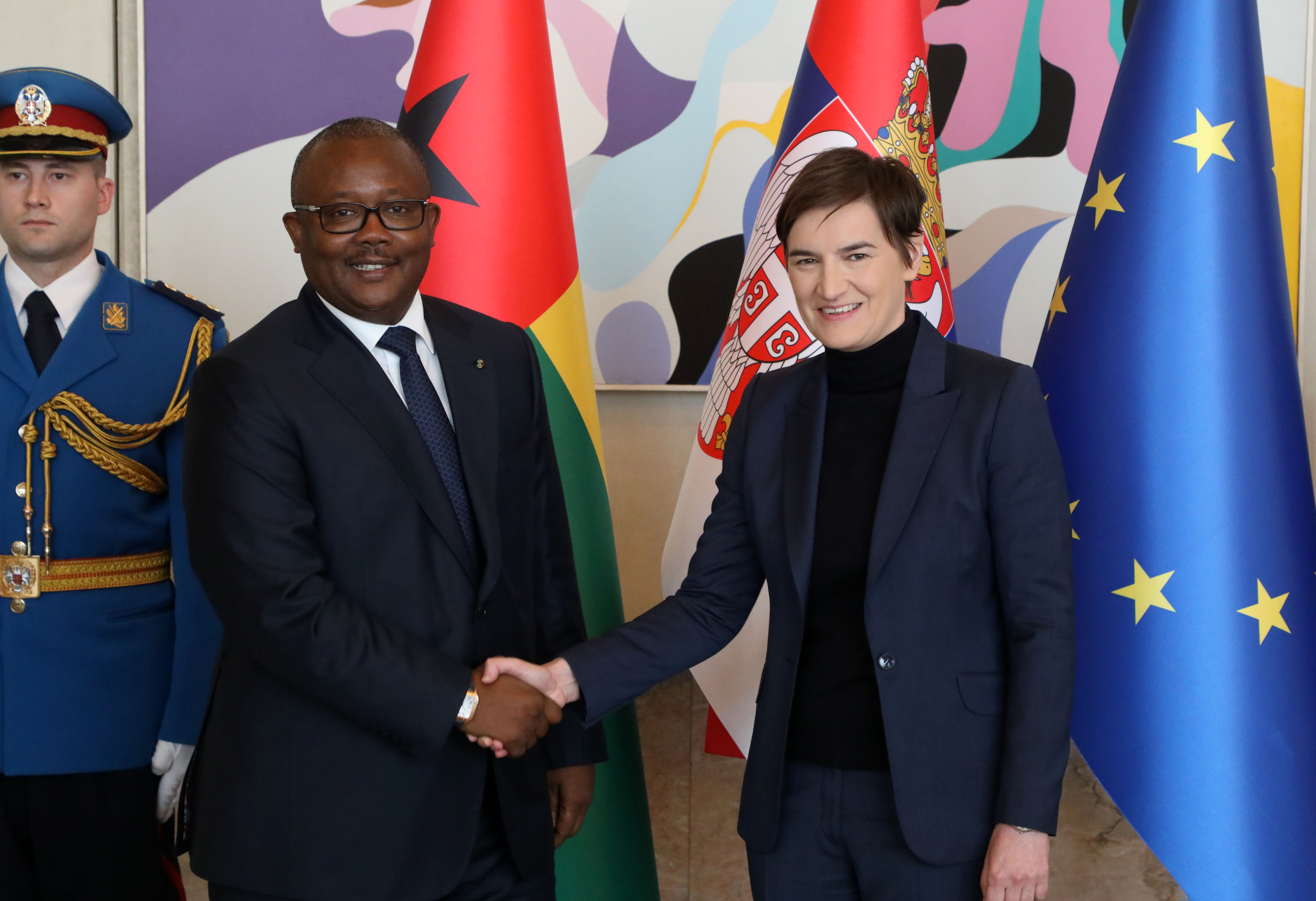 Beograd, 6. aprila 2023.- Predsednica Vlade Srbije Ana Brnabiæ sastala se danas sa predsednikom Gvineje Bisao, Umarom Sisoko Embalom koji boravi u zvaniènoj poseti Srbiji. FOTO TANJUG/ VLADA REPUBLIKE SRBIJE/ SLOBODAN MILJEVIÆ/ nr