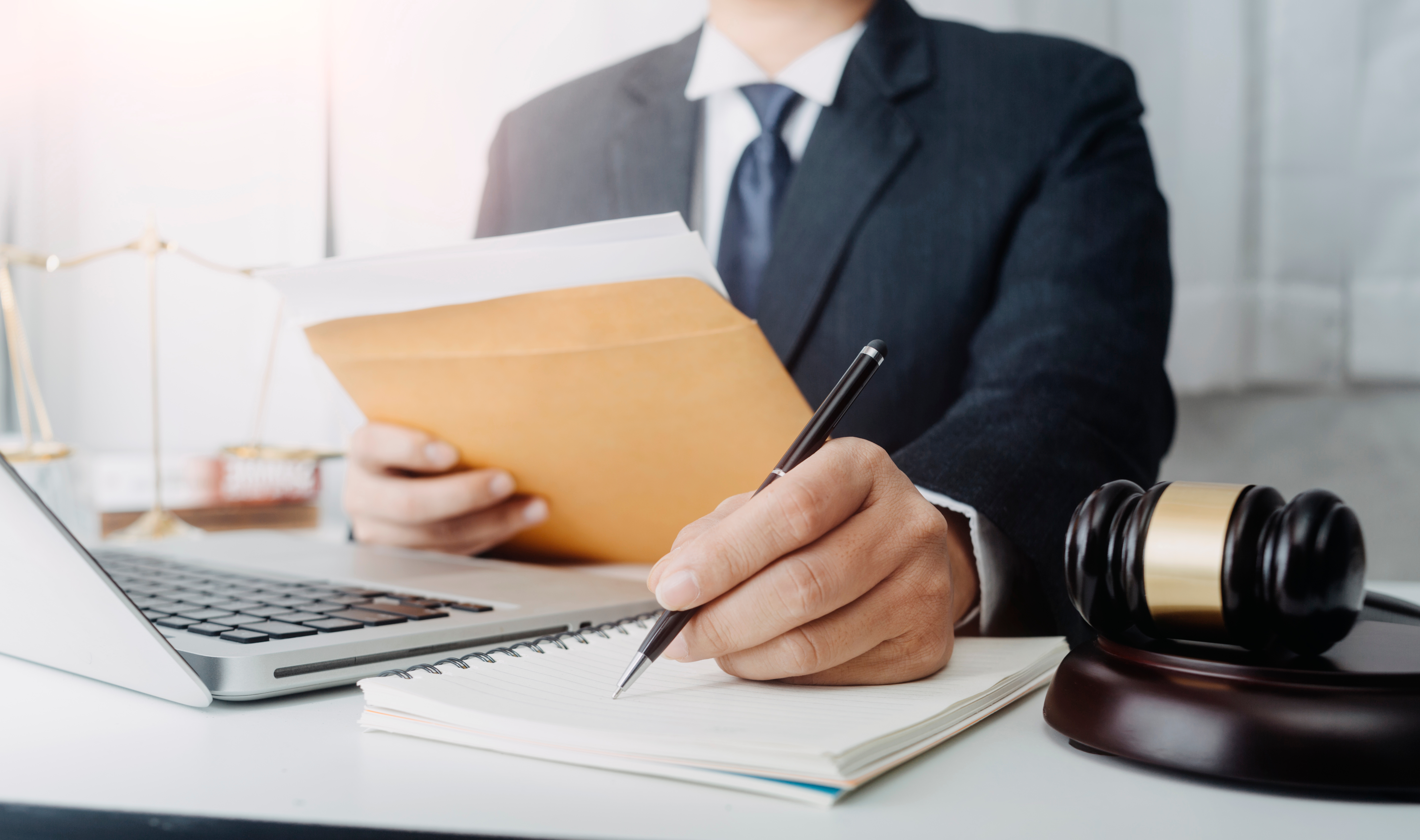 Sud, sudska odluka, pravda, sudski čekić ilustracija Foto: Shutterstock