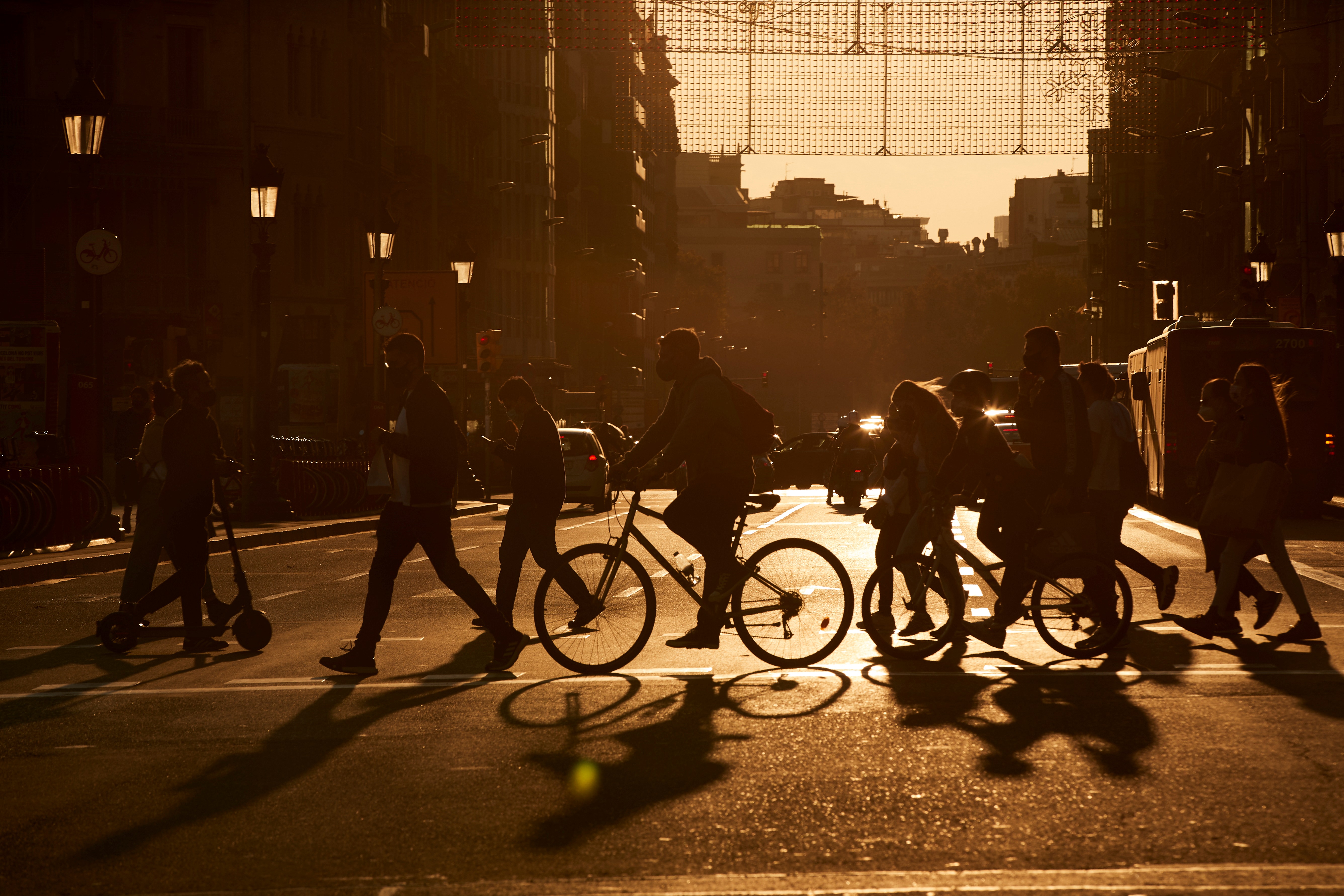 epa08786611 People cross a street in Barcelona, Catalonia, Spain, 30 October 2020. Local authorities announced the closing of the perimeter of the region of Catalonia for 15 days to stop the spreading of the coronavirus.  EPA-EFE/Alejandro Garcia