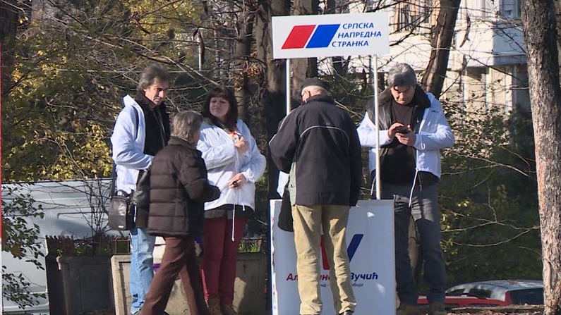 srpska napredna stranka sns-štand napad na studente-198146