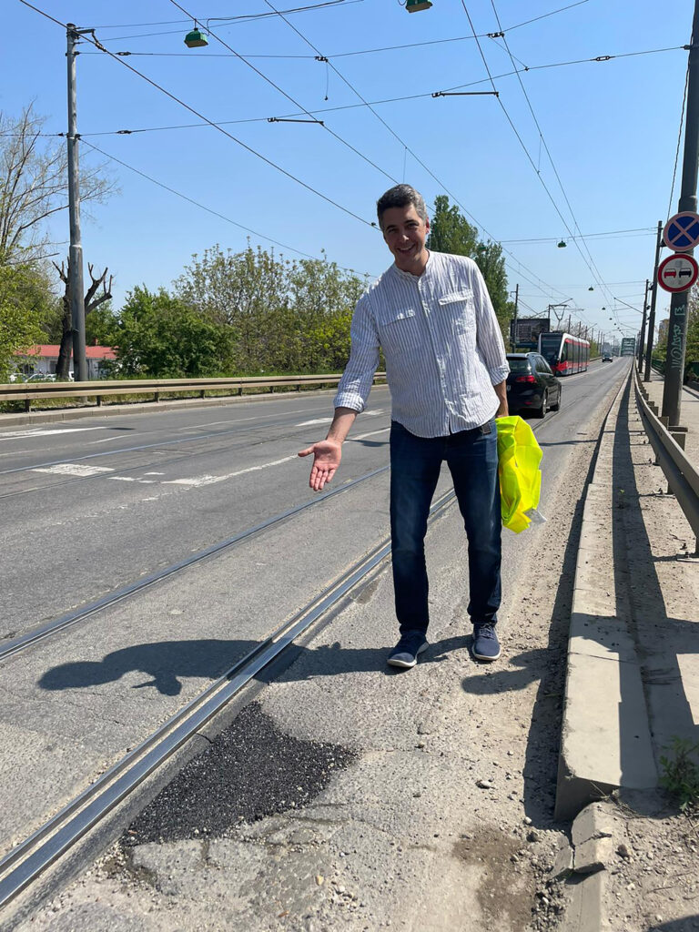 Đorđe Djordje Miketić , betonirane, zatvorene,  zakrpljene rupe na putu