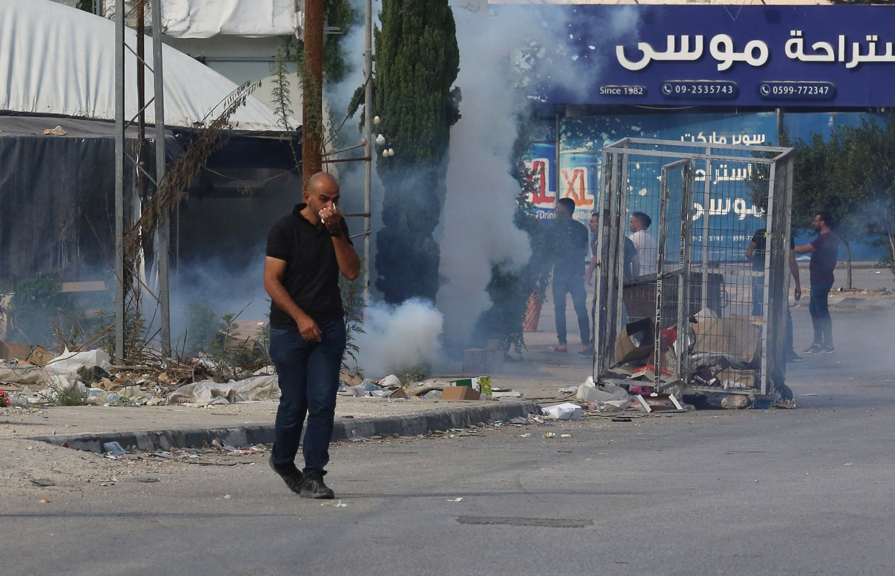 Jewish settlers attack Palestinian homes and vehicles in the West Bank