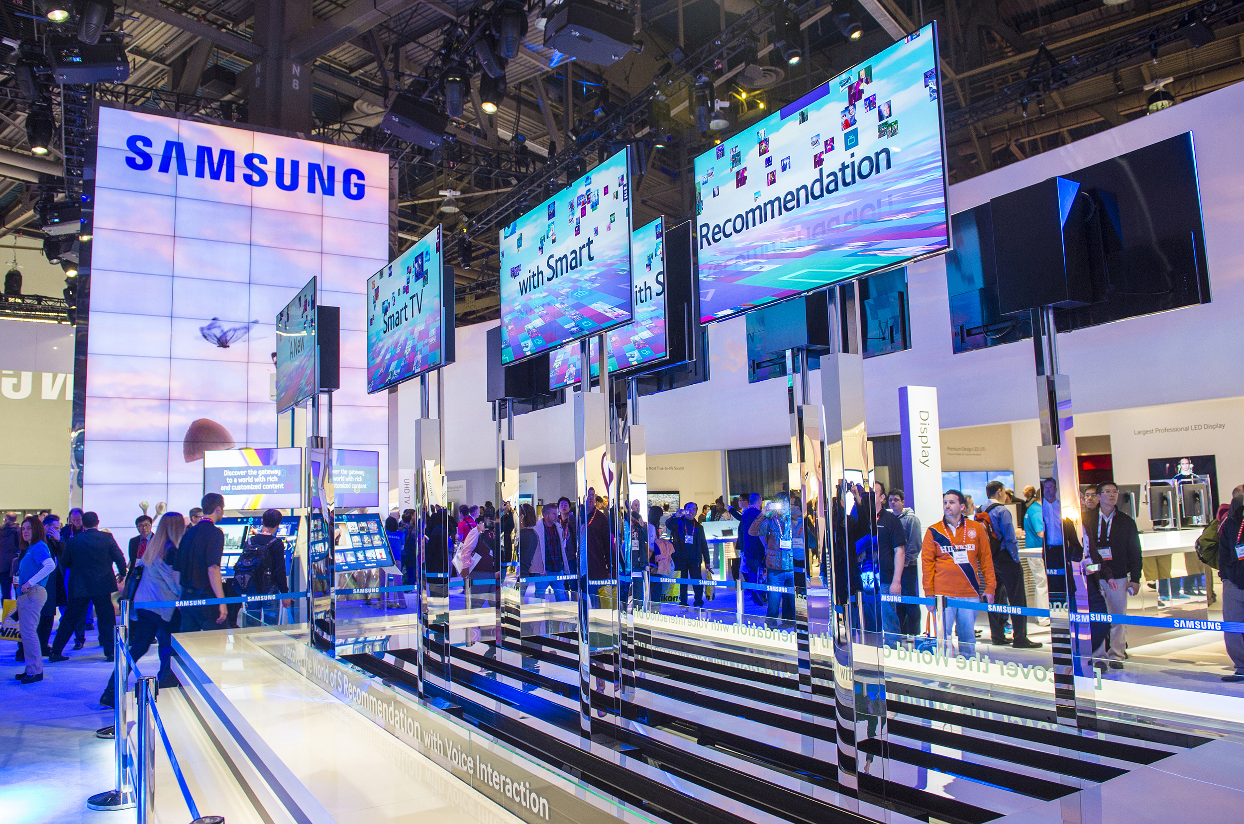 LAS VEGAS - JANUARY 11 : The Samsung booth at the CES show held in Las Vegas on January 11 2013 , CES is the world's leading consumer-electronics show Kobby Dagan / Shutterstock.com