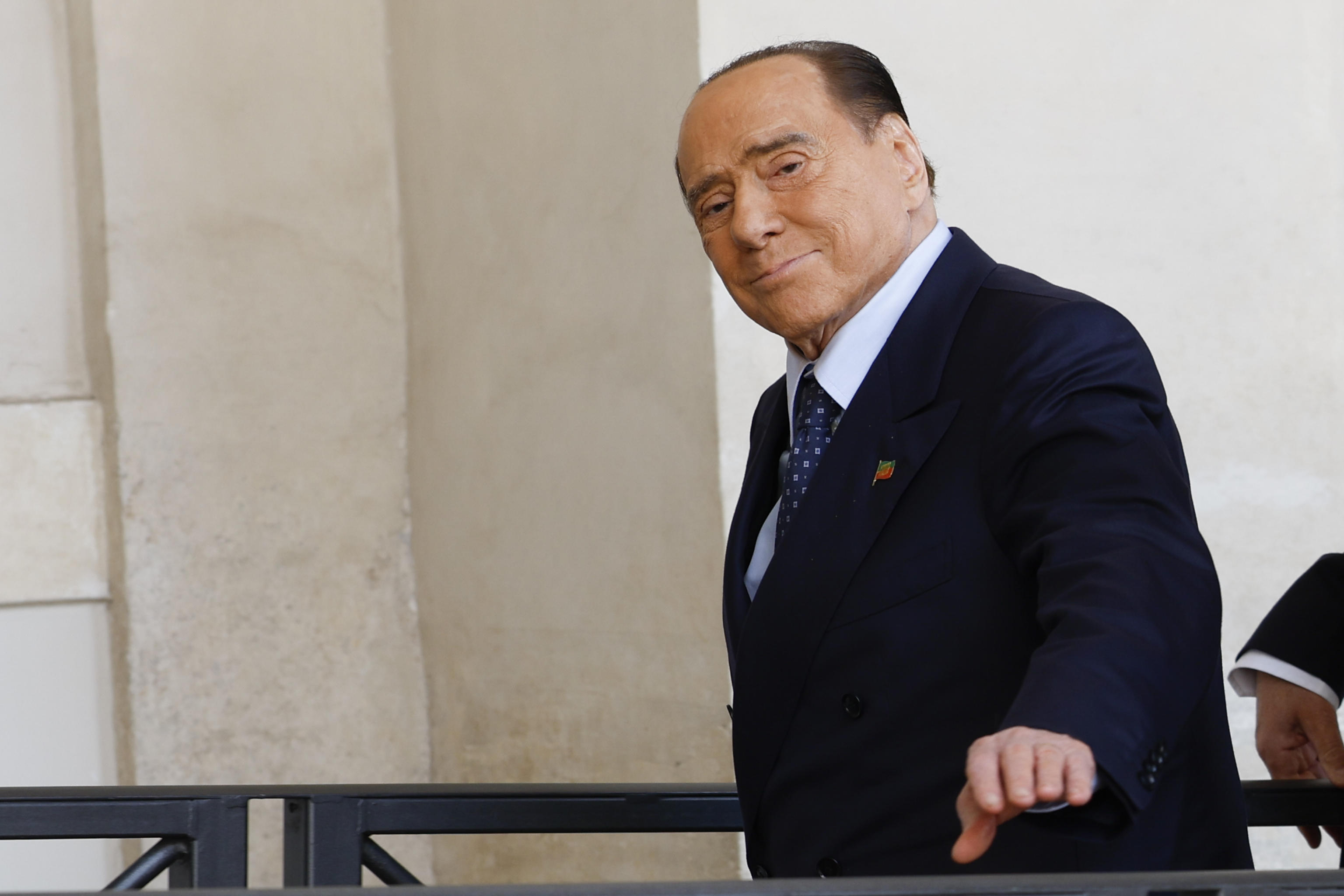 Italy holds political consultations to form new government