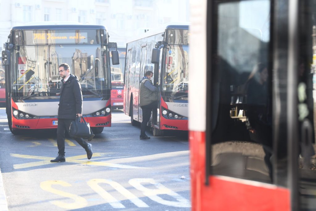 Beograd, 16.11.2020. GSP, Autobus, autobusi, prevoz, maska, maske, koronavirus, autobuska stanica, Zeleni venac Foto: Goran Srdanov/Nova.rs