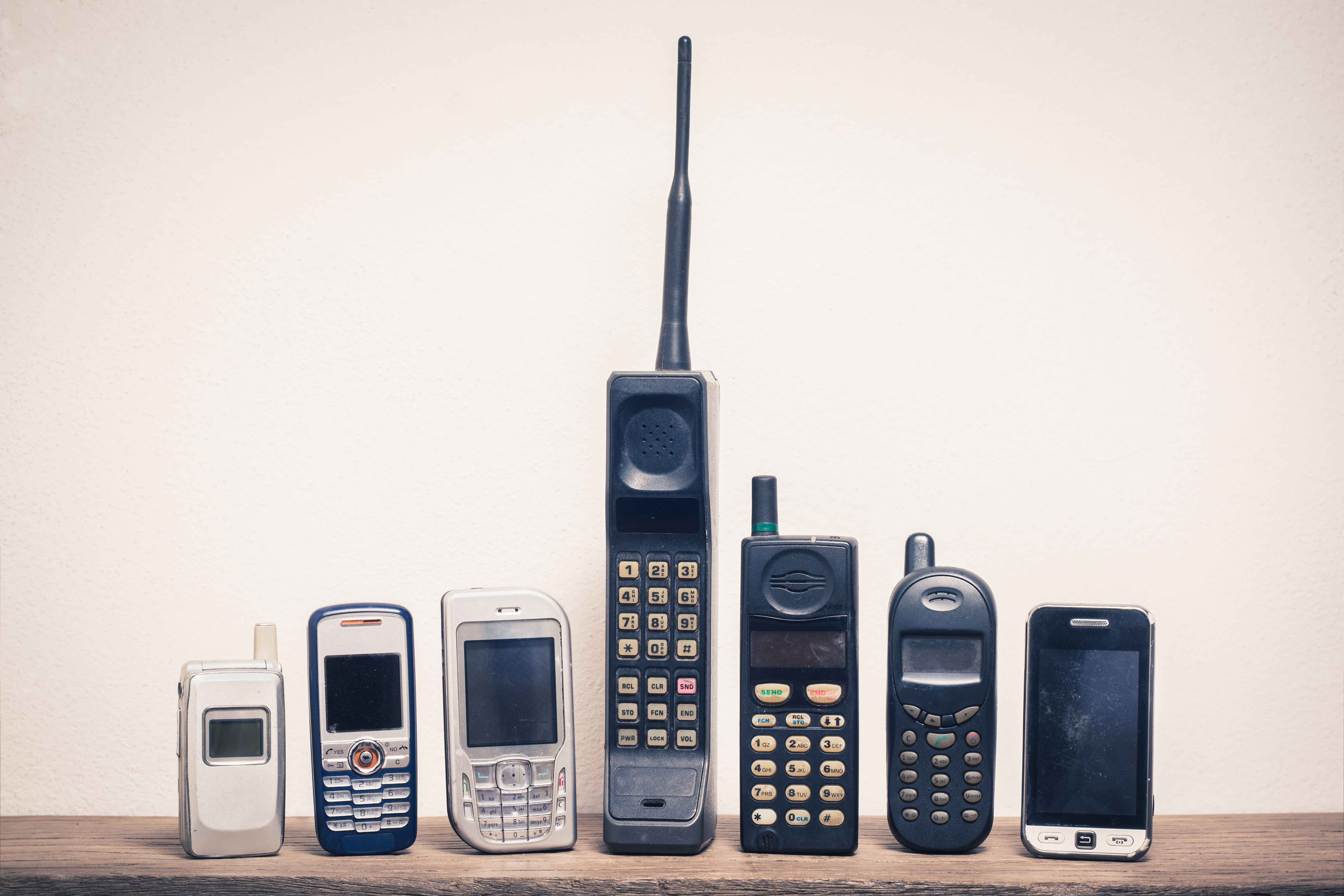 Group,Of,Old,And,Obsolete,Mobile,Phone,Or,Cell,Phone