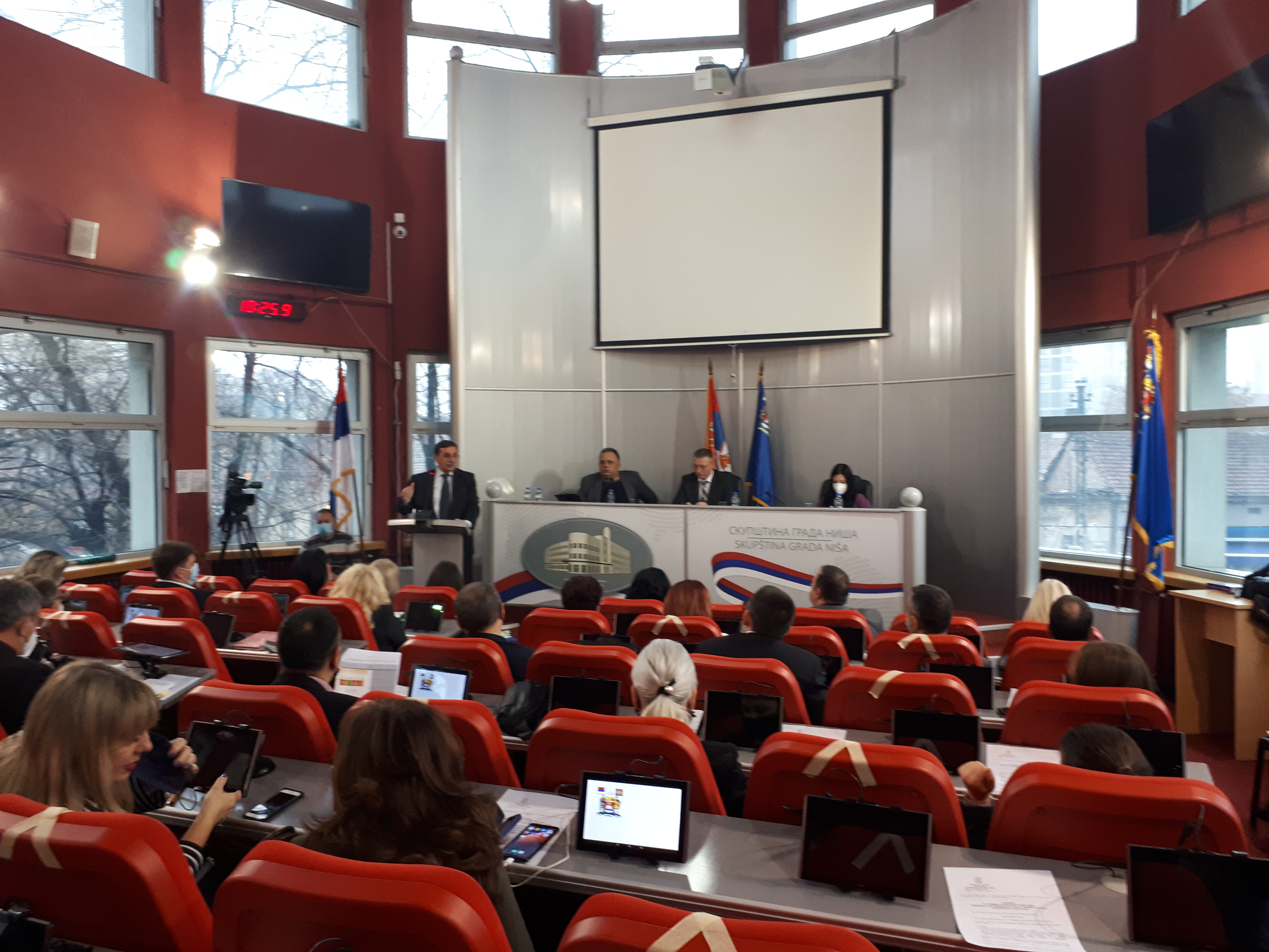 Protiv budžeta Grada Niša i jedan odobrnik naprednjaka, budžet i odbornici
 Niš