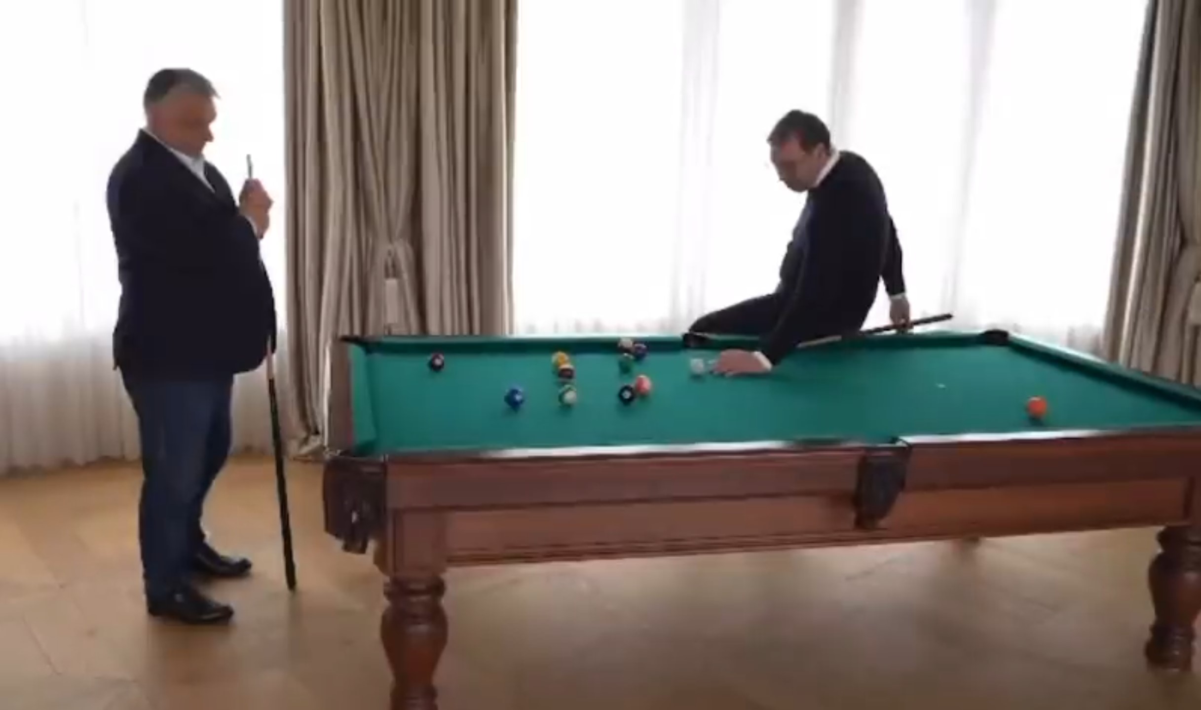 Viktor Orban i Aleksandar Vučić Foto: Printscreen/Twitter/Le Chou News. Tražili Milan Vukelić i Gordana Petković