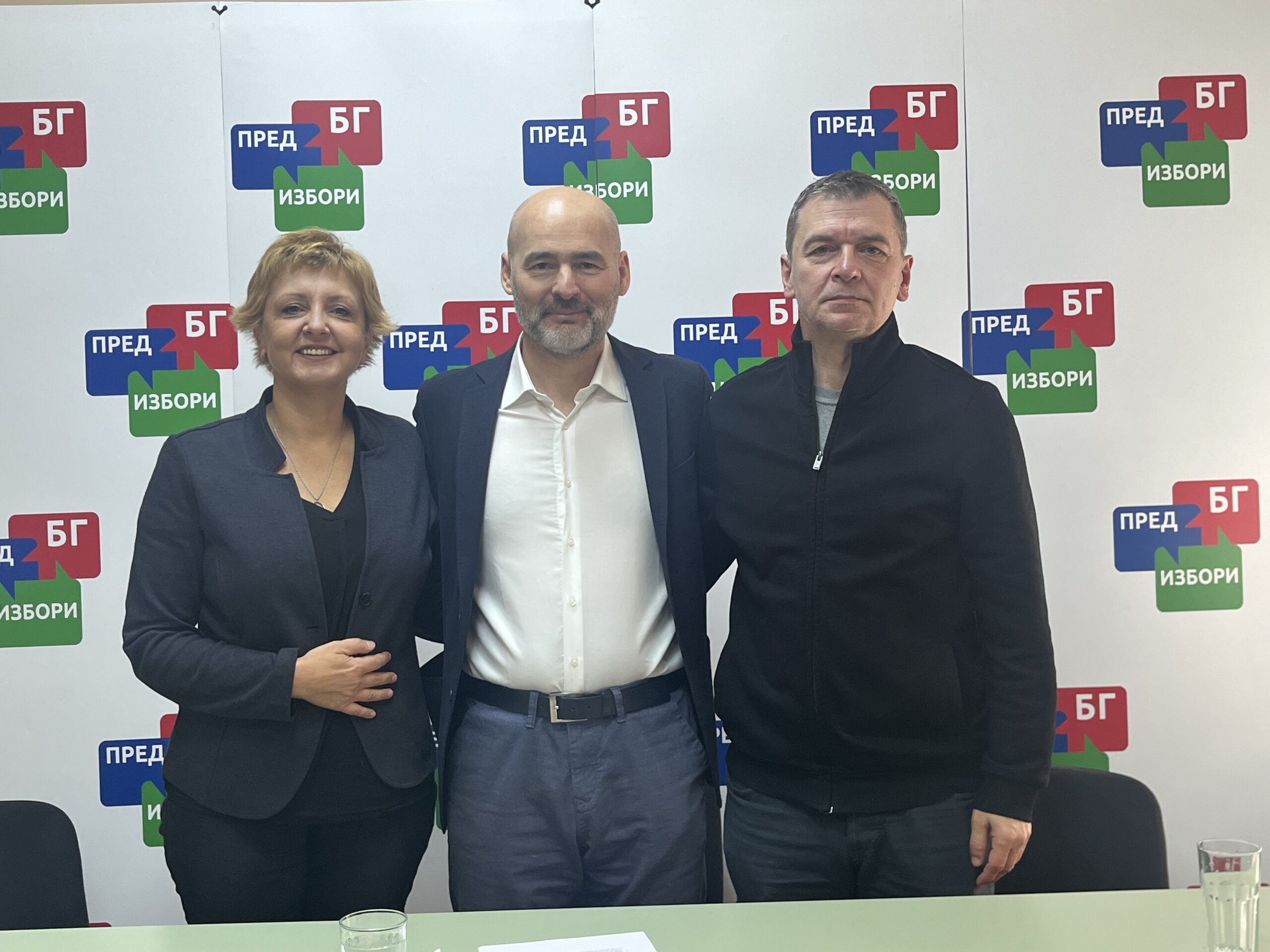 Predstavljen šesti kandidat na predizborima Biljana Stojković Jovan Vujasinović  Aleksandar Jovanović Ćuta.