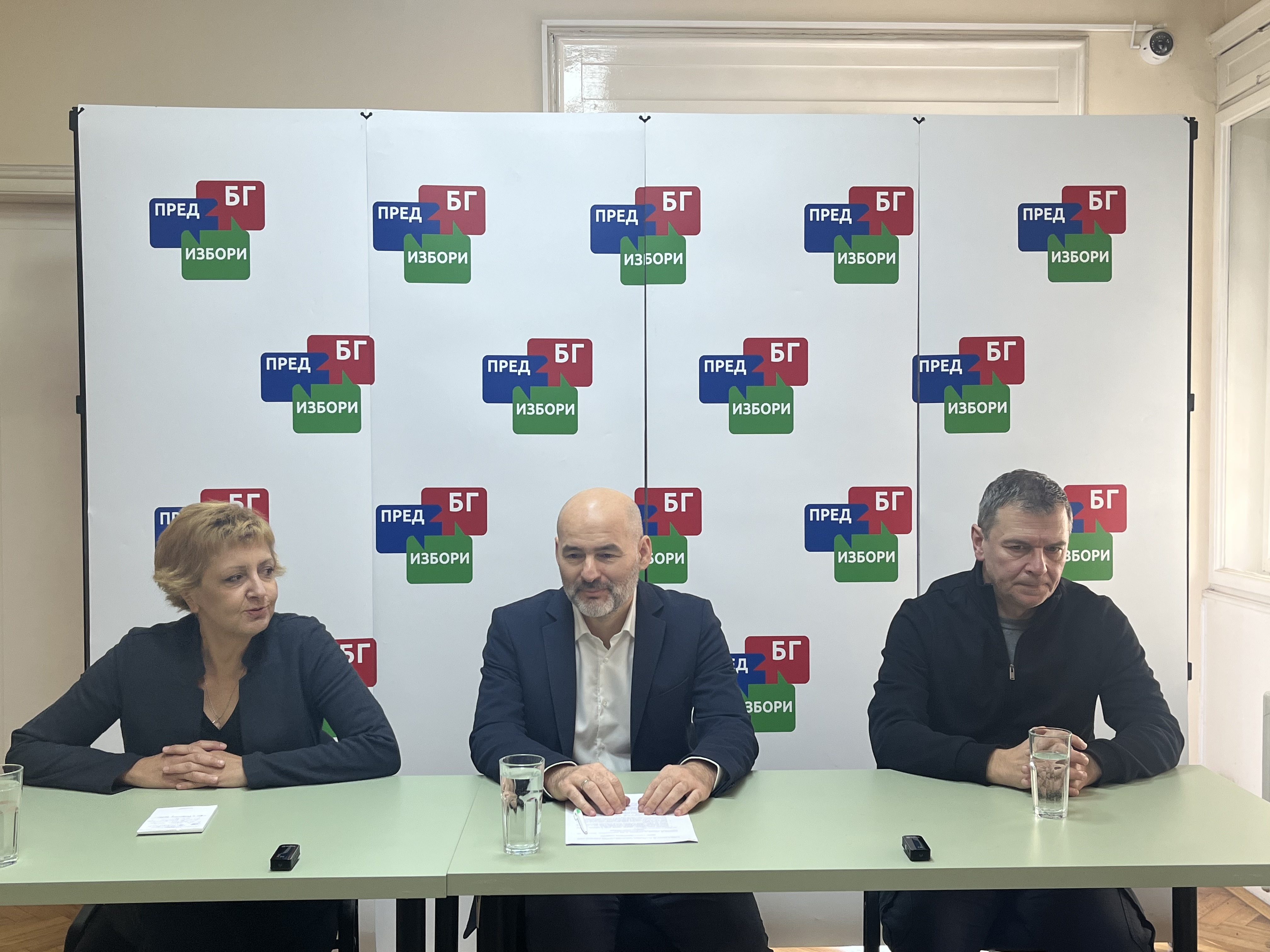 Predstavljen šesti kandidat na predizborima Biljana Stojković Jovan Vujasinović  Aleksandar Jovanović Ćuta.
