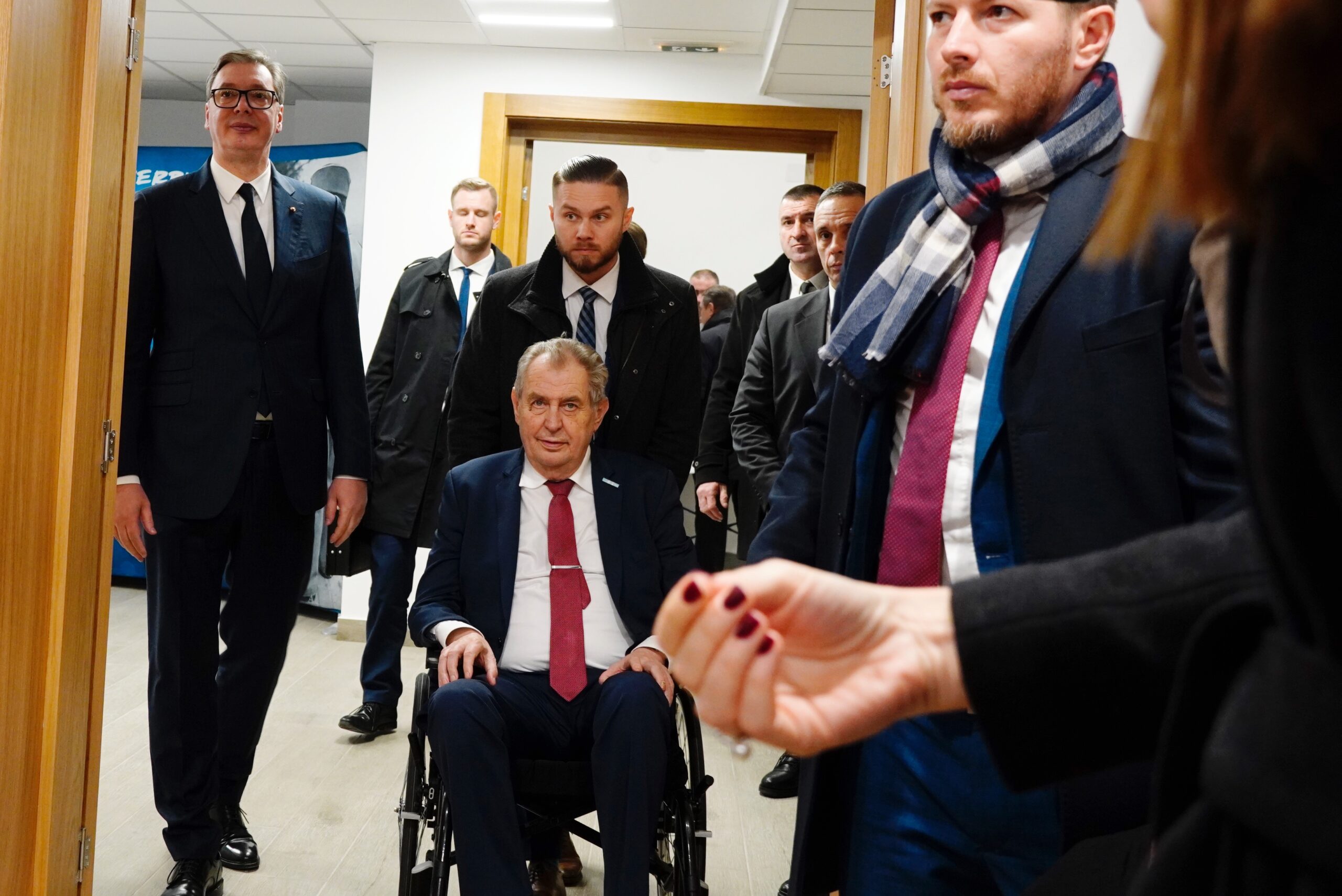 Beograd, 30. januara 2023. - Predsednik Srbije Aleksandar Vucic i predsednik Ceke Milo Zeman otvorili su danas presecanjem vrpce obnovljeni Ceki dom u Beogradu. FOTO TANJUG/ VLADIMIR PORCIC/ bg