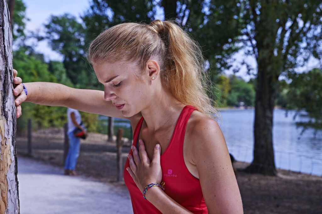 Woman suffering from chest pain.,Image: 267043839, License: Rights-managed, Restrictions: , Model Release: yes, Credit line: Alice S. / BSIP / BSIP / Profimedia