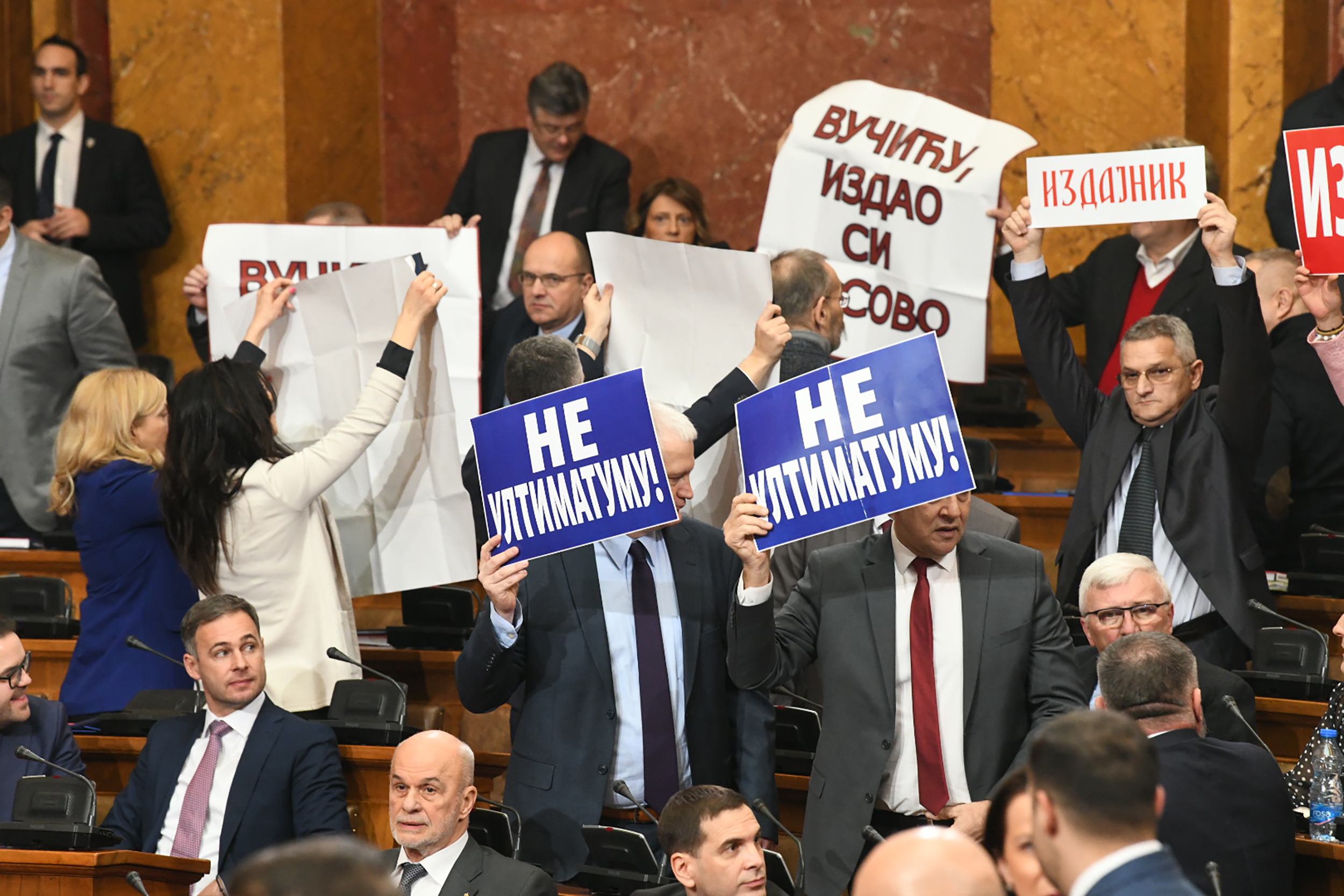 Beograd 02.02.2023. Sednica Skupstine Srbije, skupstina, transparenti, opozicija