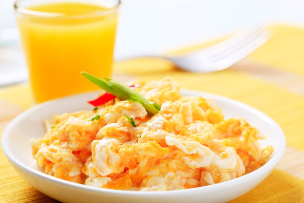 Scrambled eggs and a glass of juice,Image: 90030639, License: Rights-managed, Restrictions: , Model Release: no, Credit line: Afis / Digifoodstock / Profimedia