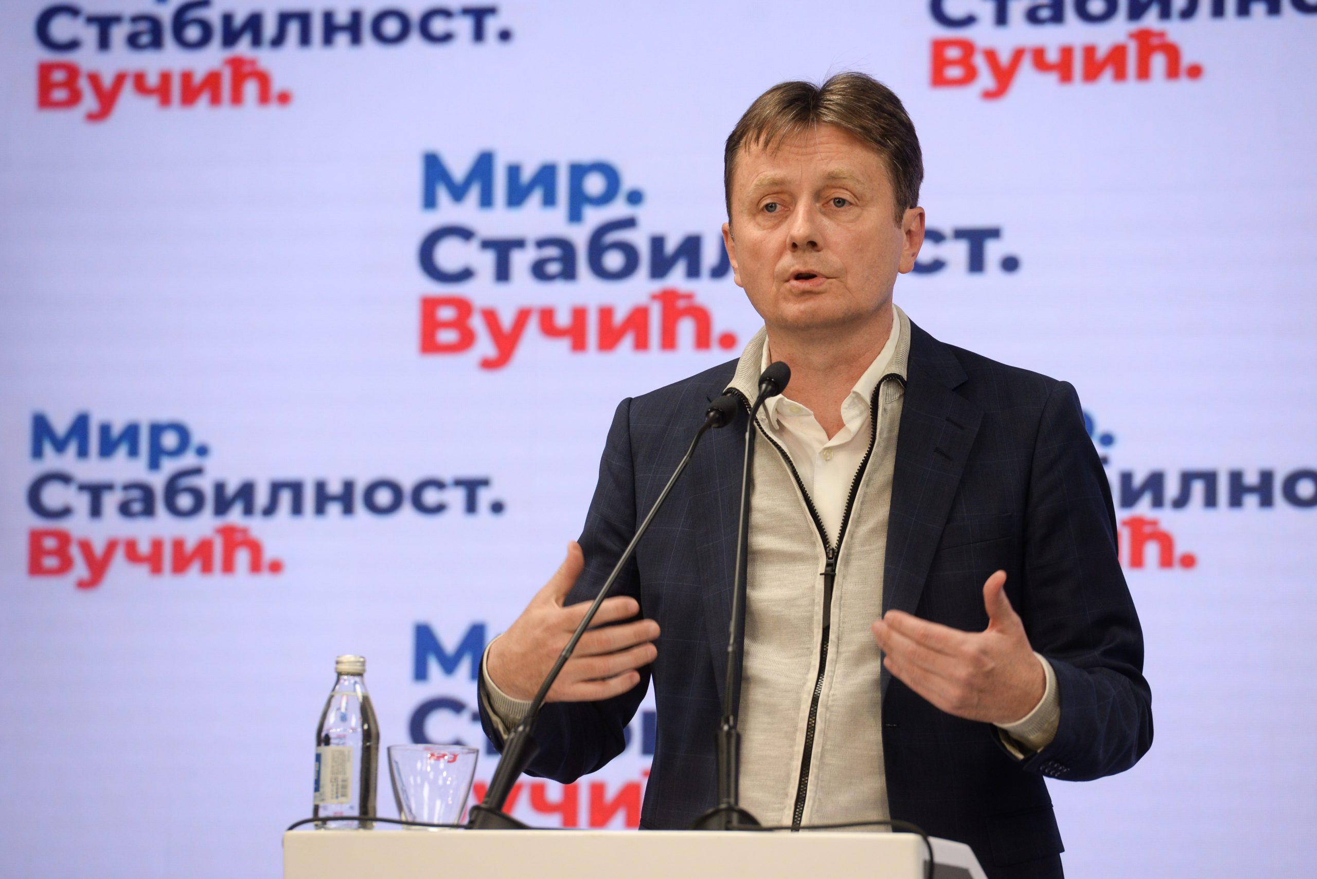 Beograd, 16. aprila 2022 - Predsednik Izvrsnog odbora Srpske napredne stranke Darko Glisic odrzao je konferenciju za novinare. FOTO TANJUG/JADRANKA ILIC/ bs