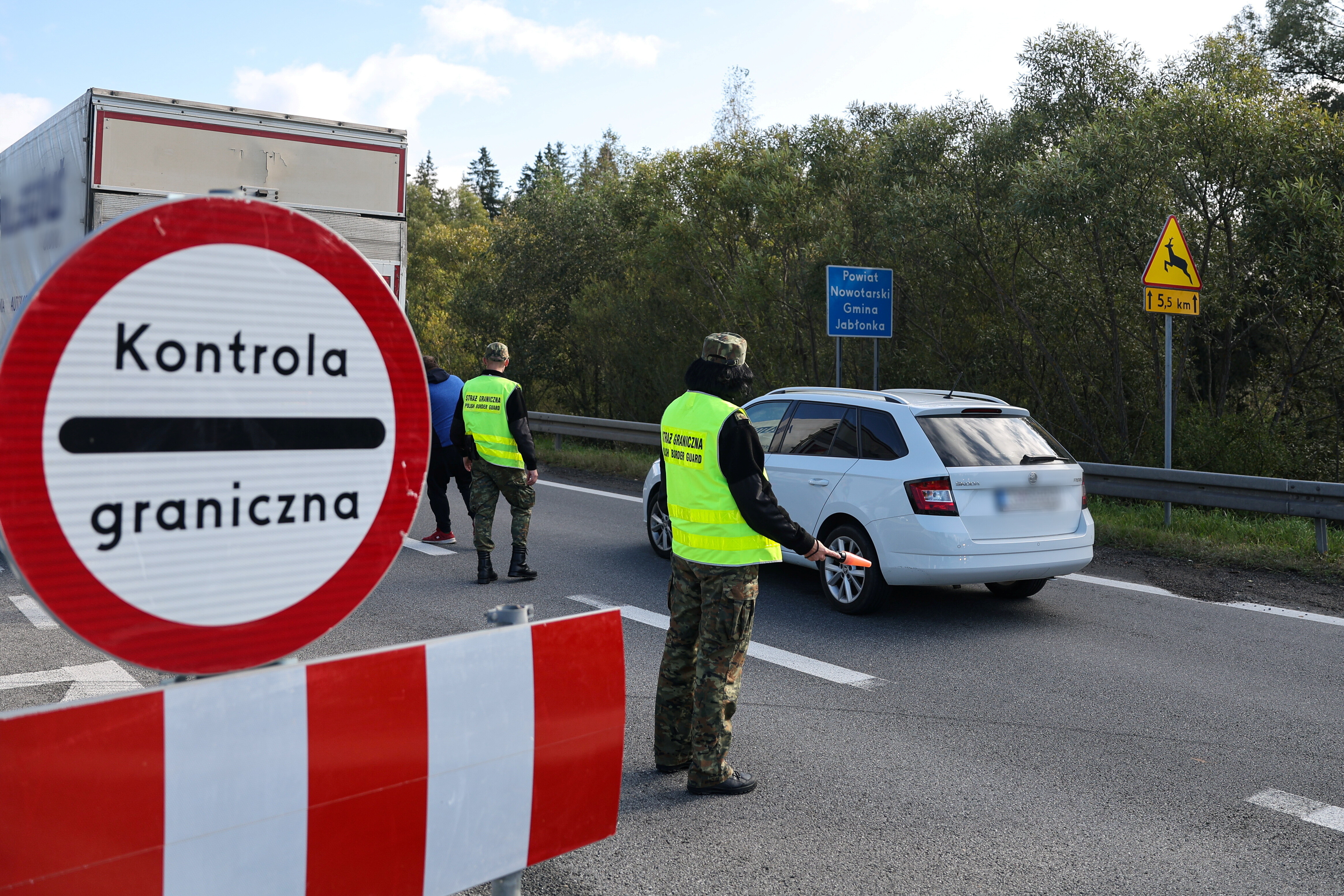 OGLAS Poljska i Češka produžavaju kontrole na slovačkoj granici Poland introduces checks at border with Slovakia