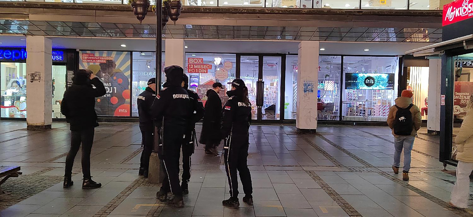 Mesto: Beograd
Datum: Tue Feb 07 22:03:31 CET 2023
Dogadjaj: DRUŠTVO - u Knez Mihailovoj ulici u Beogradu večeras su na više zgrada iscrtani grafiti policija
Fotoreporter: Marko Dragoslavić
Izvor: FoNet