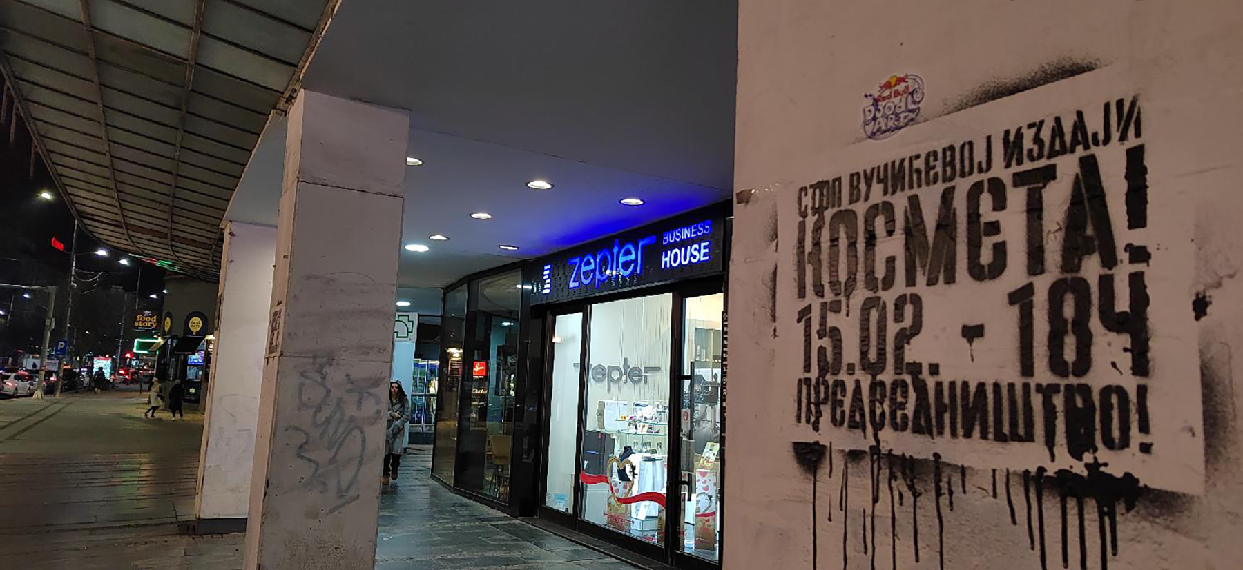 Mesto: Beograd
Datum: Tue Feb 07 22:02:57 CET 2023
Dogadjaj: DRUŠTVO - u Knez Mihailovoj ulici u Beogradu večeras su na više zgrada iscrtani grafiti
Fotoreporter: Marko Dragoslavić
Izvor: FoNet