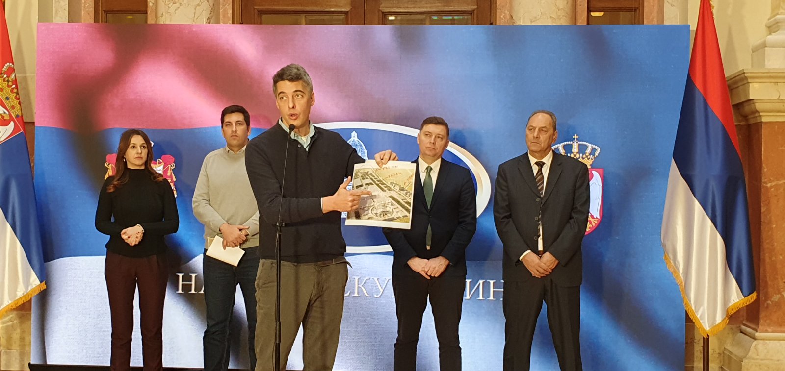 Đorđe Miketić,  konferencija za medije narodnog
poslanika Đorđa Miketića,
Povodom rušenja Beogradskog Sajma zarad širenja Beograda na vodi i
preseljenja sajma na surčinsku
Livadu pod parolom “Nacionalnog stadiona i EXPO 2027”.