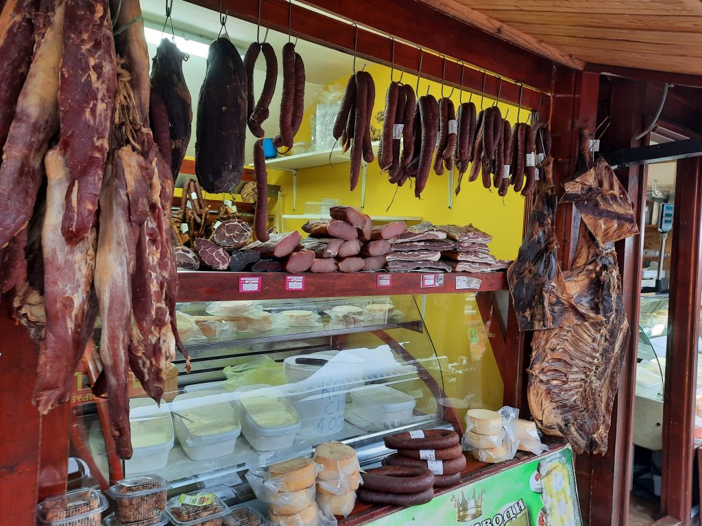 Zlatibor, zlatiborski suveniri, hrana, pršuta, kajmak, kobasice, suhomesnati proizvodi, slatko, rakija, vuna, čarape, džemperi Foto: Slavica Panić/Nova.rs