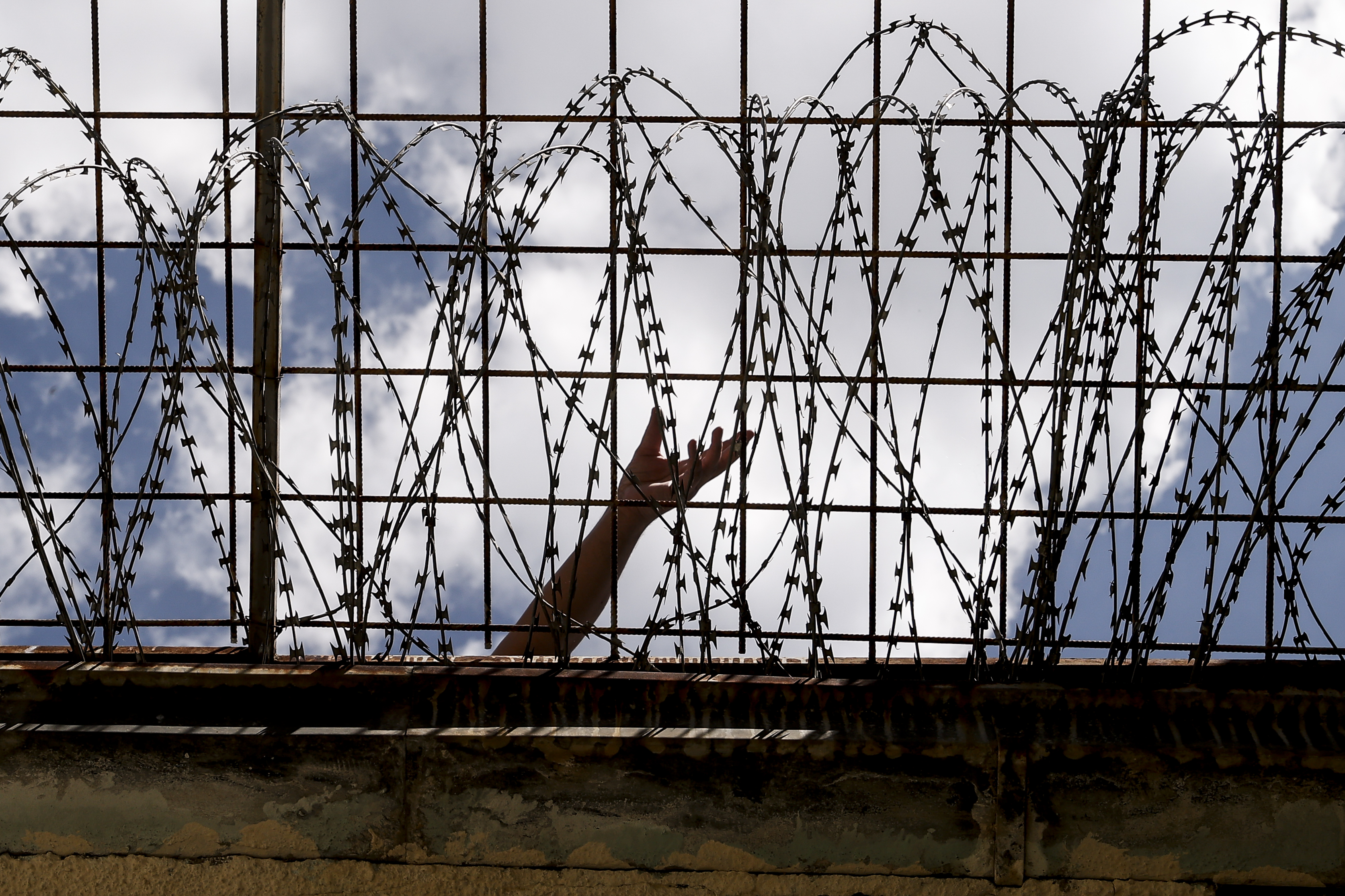 ilustracija zatvor bodljikava zica The prison in Pristina is turned into a museum and opened to visitors