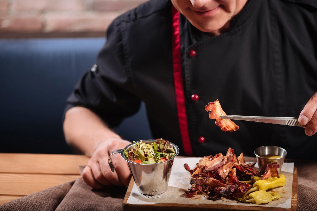 Happy eater. Close up of a man eating bacon and salad while sitting in restaurant and having dinner.,Image: 315200815, License: Royalty-free, Restrictions: , Model Release: yes, Credit line: Viacheslav Iakobchuk / Alamy / Alamy / Profimedia