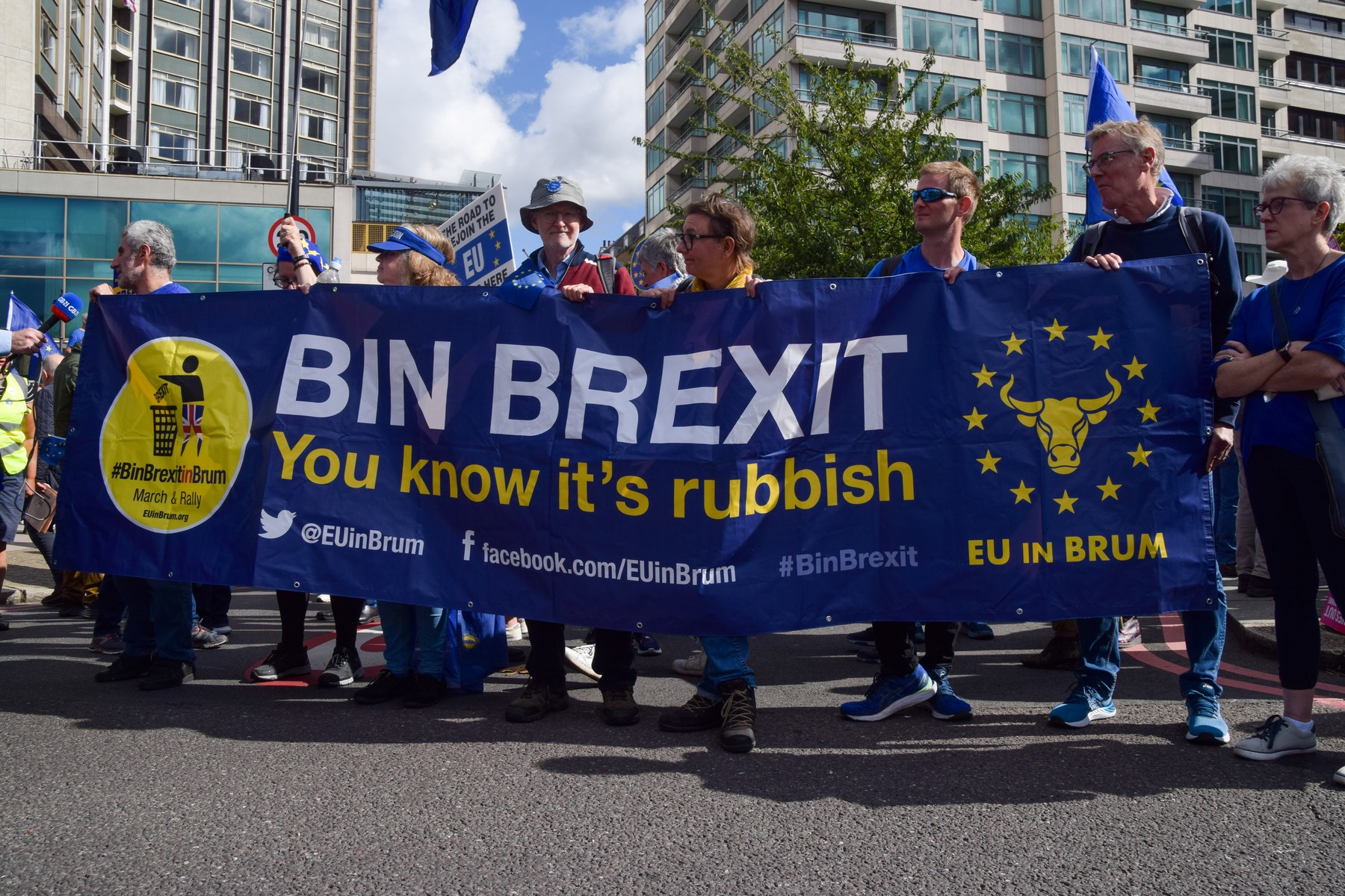 Thousands March To Rejoin EU At The National Rejoin March