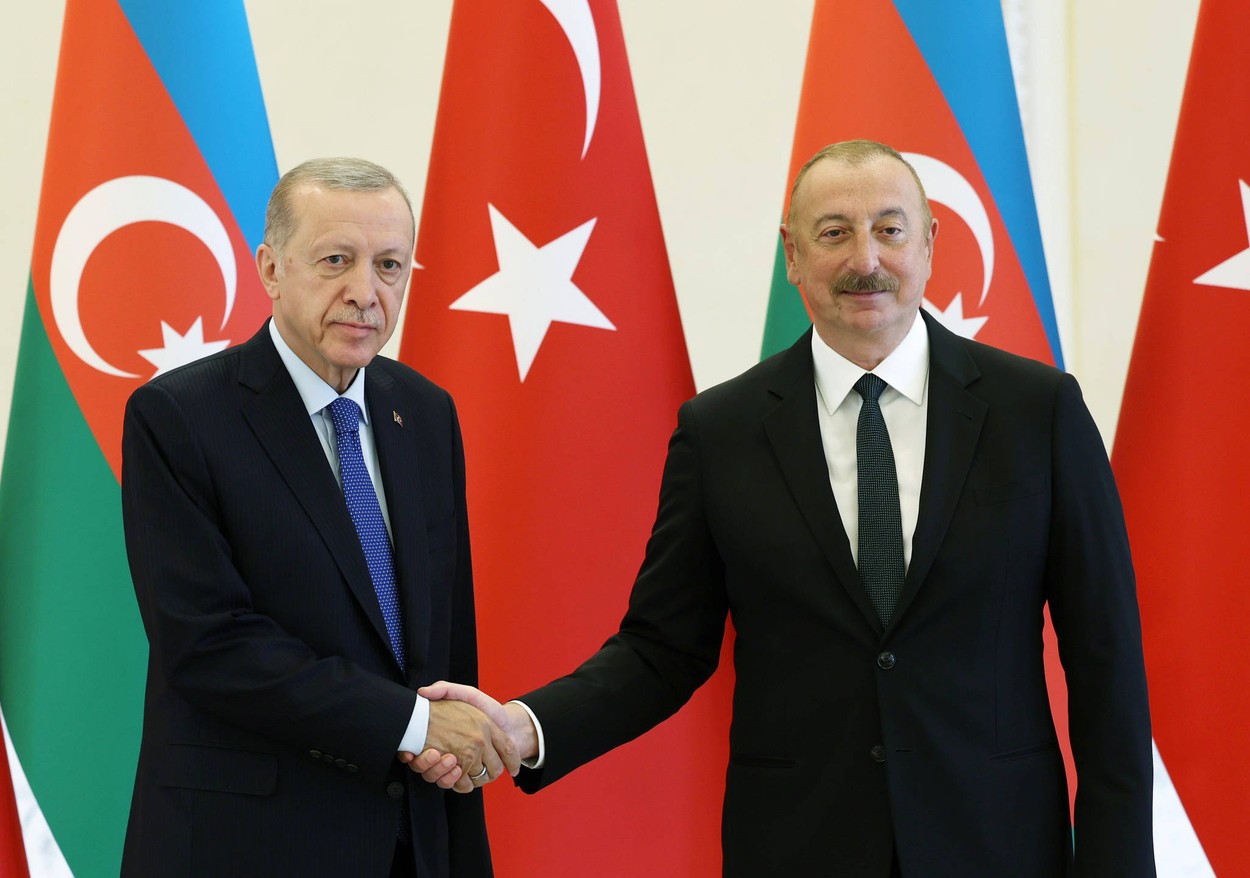 Aserbaidschan, PrĂ¤sident Ilham Aliyev empfĂ¤ngt Recep Tayyip Erdogan in Baku  Palestinians attend the funeral of Faris Ha
