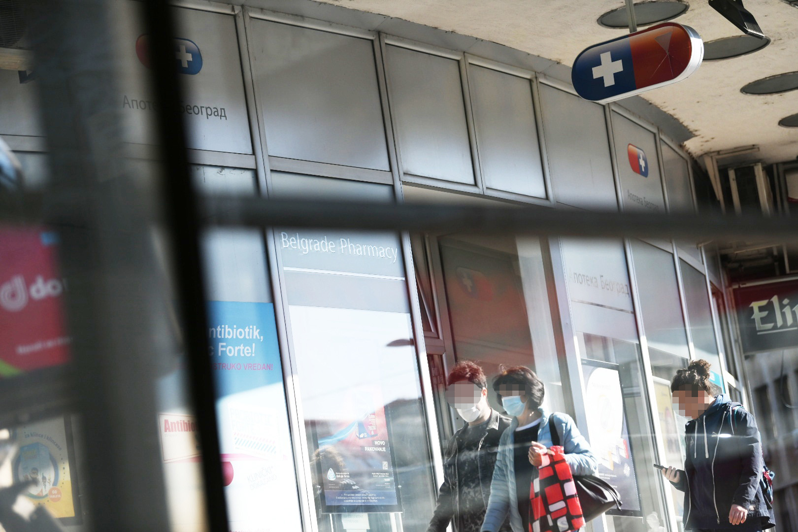 Beograd 20.10.2020. Apoteka, apoteke, zaštitna maska, zaštitne maske, koronavirus, mere zaštite, nošenje maske na otvorenom, napolju Foto: Vesna Lalić/Nova.rs