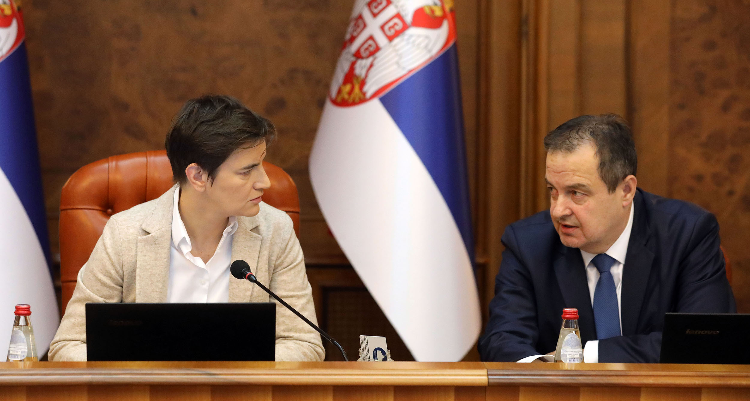 Beograd, 23. februara 2023.- Predsednica Vlade Srbije Ana Brnabić i prvi potpredsednik Vlade i ministar spoljnih poslova Ivica Dačić na sednici Vlade Republike Srbije. FOTO TANJUG/ VLADA REPUBLIKE SRBIJE/ SLOBODAN MILJEVIĆ/ nr