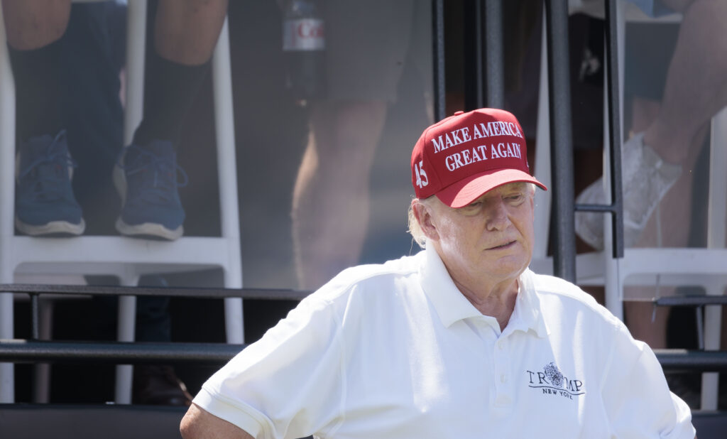 epa10799034 Former US President Donald J. Trump stands on the first tee to watch the start of the third round of the LIV Golf tournament at Trump National Golf Club Bedminster in Bedminster, New Jersey, USA, 13 August 2023.  EPA-EFE/JUSTIN LANE