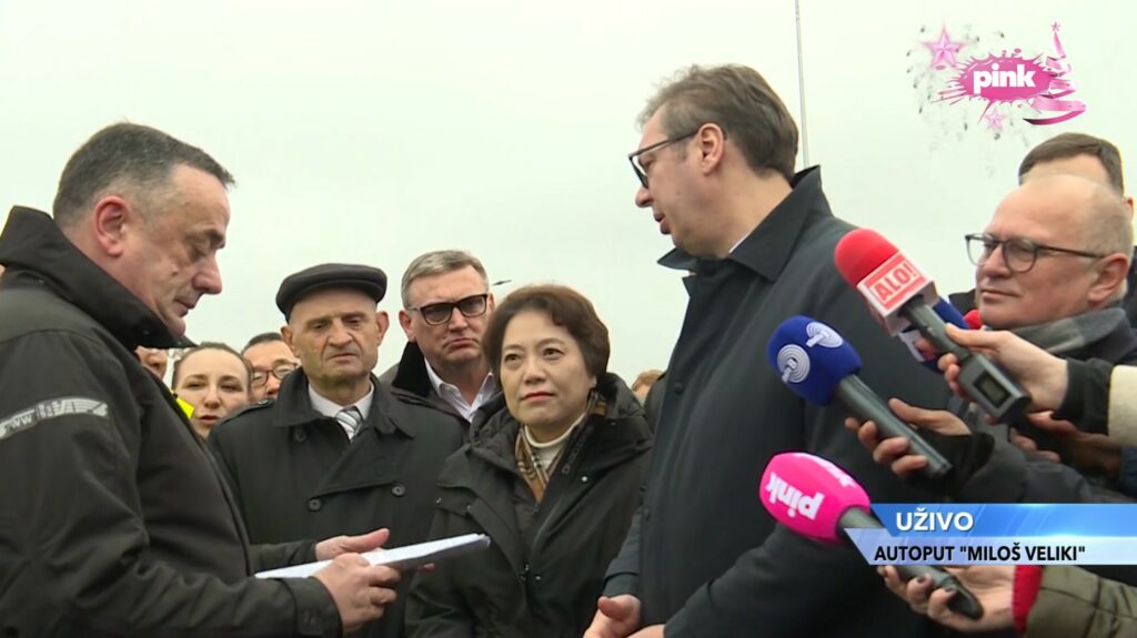 Aleksandar Antić, Zoran Drobnjak, Čen Bo, Aleksandar Vučić Foto: Printscreen/Tv Pink