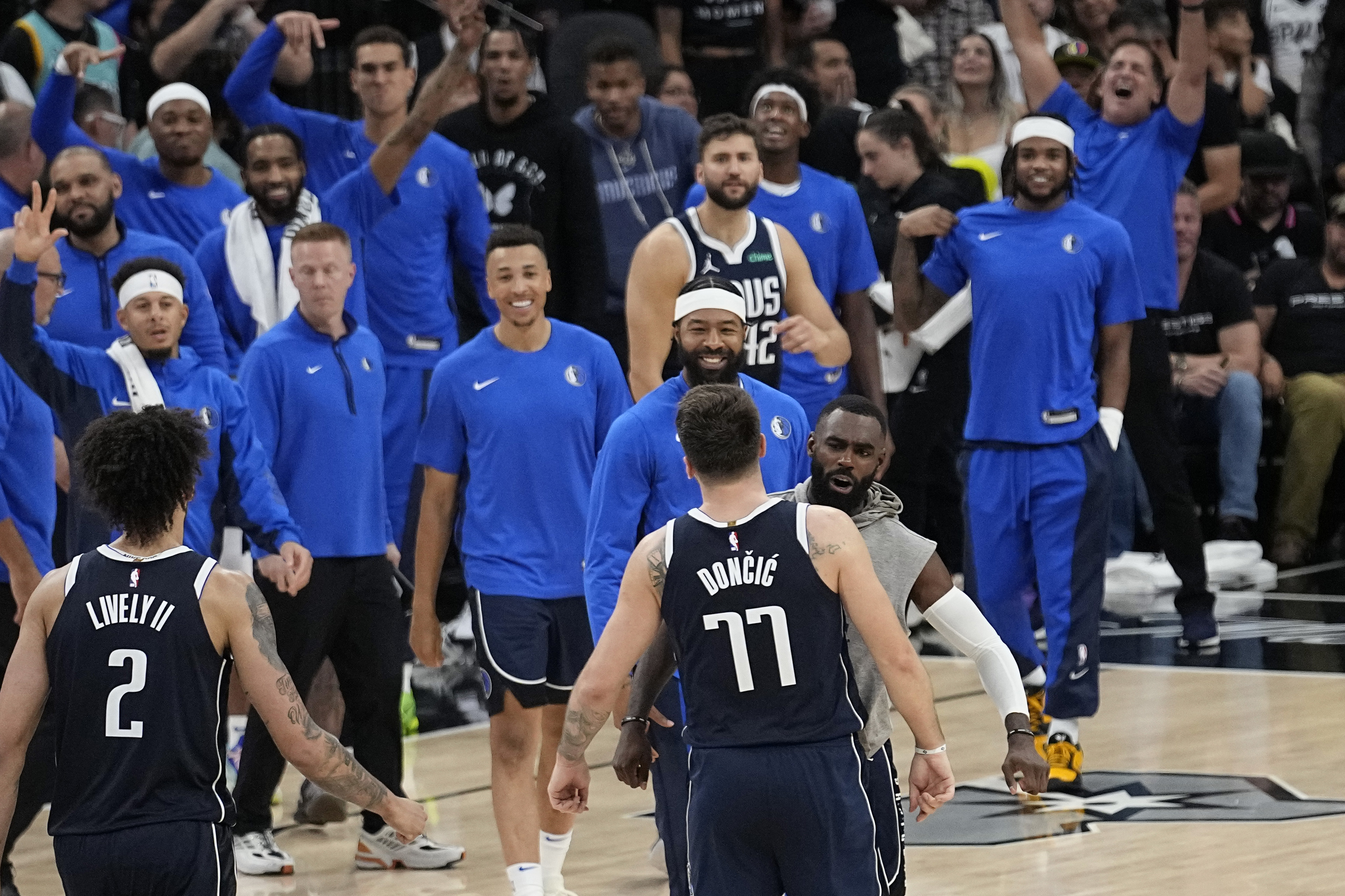 Dallas Mavericks guard Luka Doncic (77) celebrates with teammates after scoring in the final second of the team's NBA basketball game against the San Antonio Spurs in San Antonio, Wednesday, Oct. 25, 2023. (AP Photo/Eric Gay)