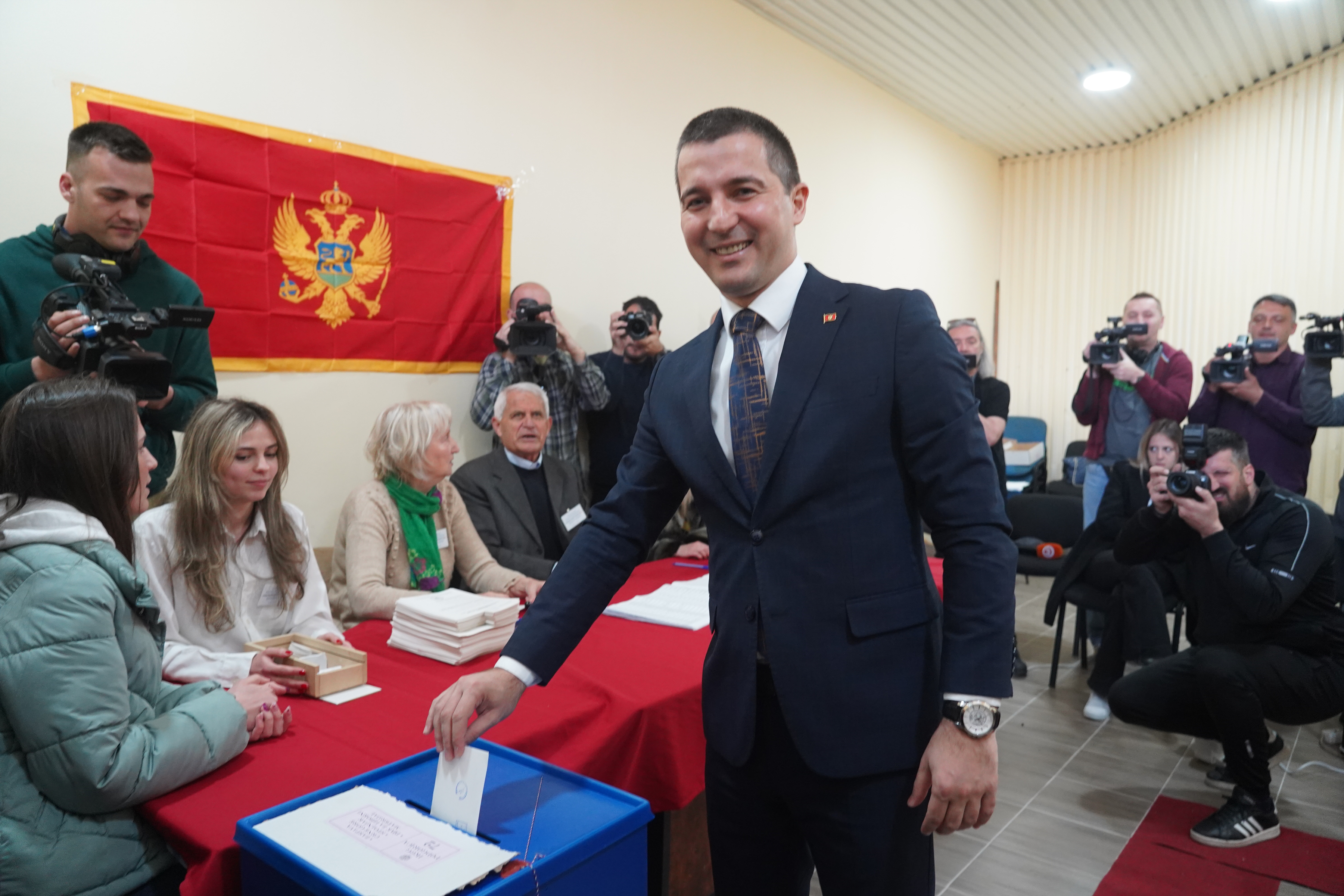 The Democratic presidential candidate in the presidential elections in Montenegro, Aleksa Becic, voted at polling station number 72, in the Zabjelo local community.