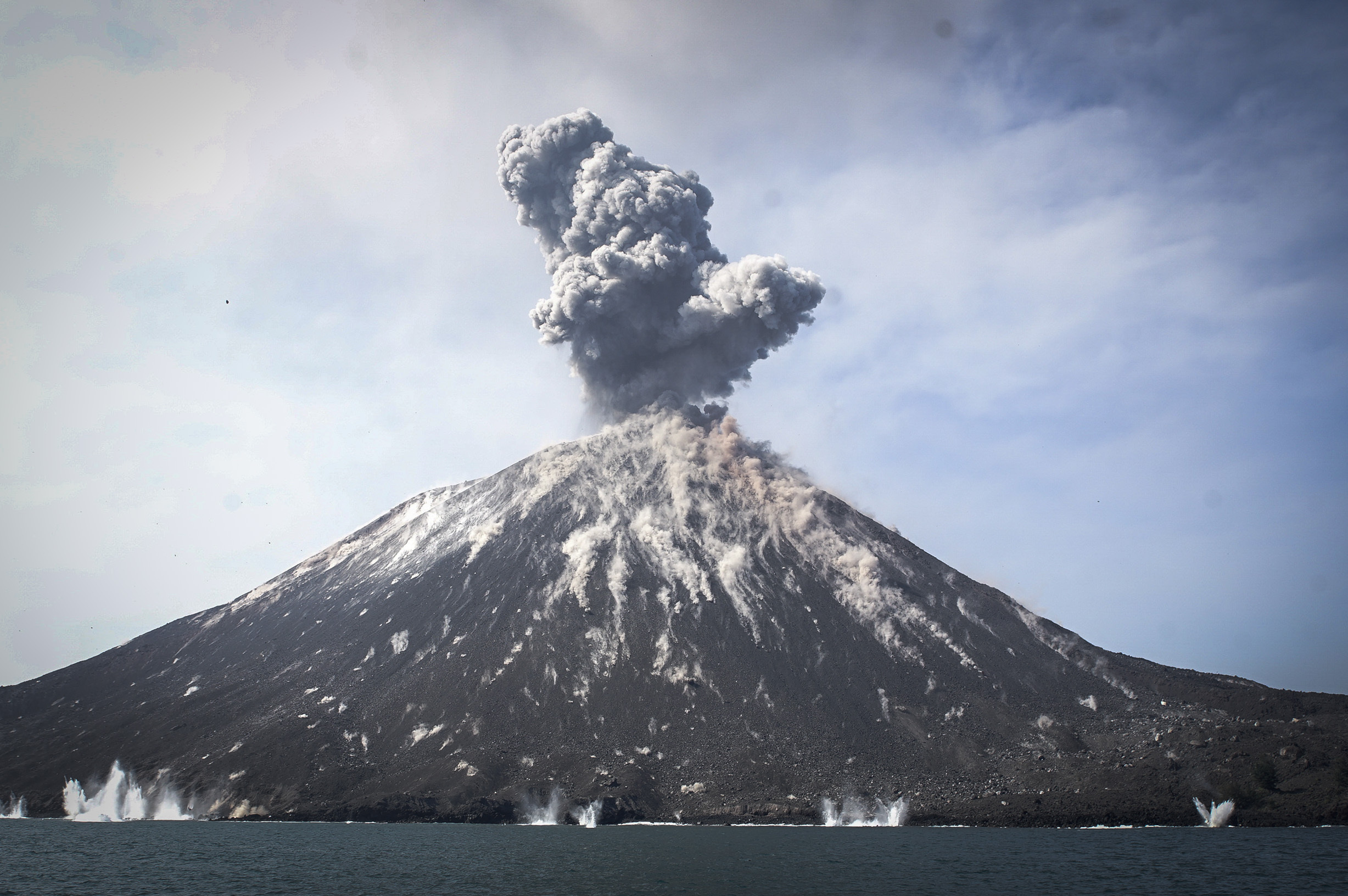 Krakatau Indonezija, Mount Krakatoa Volcano Eruptions