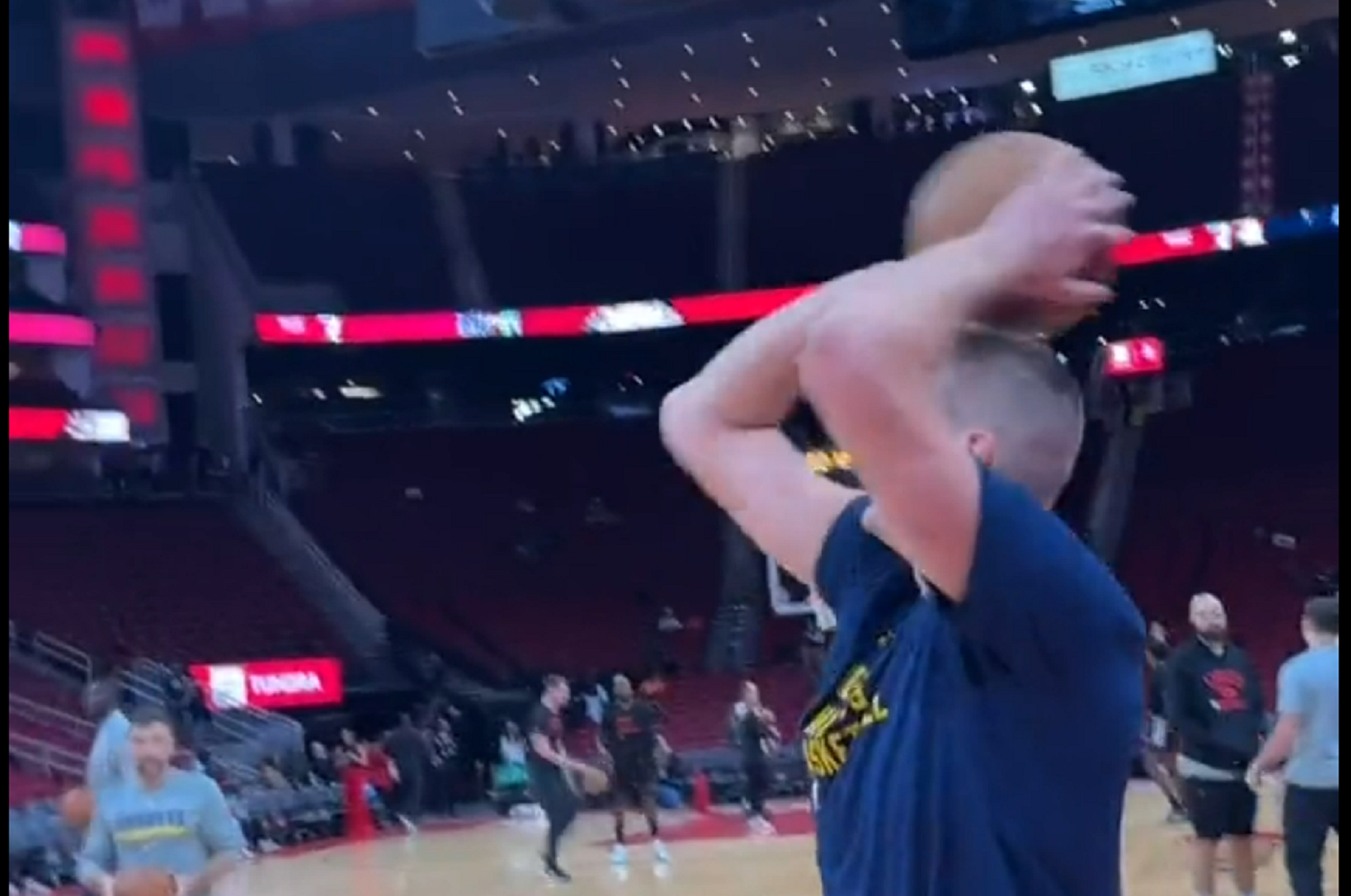 Nikola Jokić leva ruka
