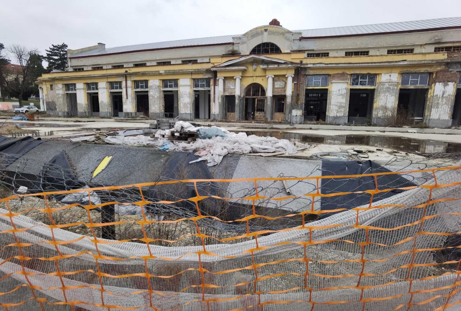 Tržnica Kragujevac, performans SSP-a povodom 1.000 dana od početka rekonstrukcije gradske tržnice 
Foto: Aleksandra Petrović/Nova.rs