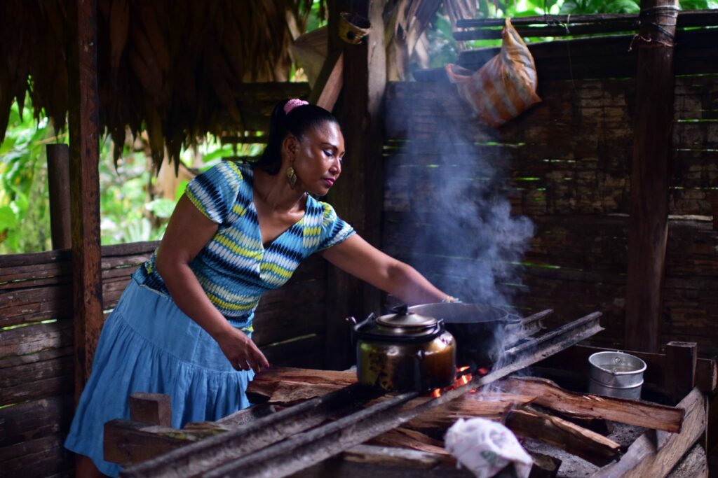 Editorial use only  
Bribri woman preparing traditional cacao drink. Photographed in Limon Province, Costa Rica.,Image: 680464696, License: Rights-managed, Restrictions: , Model Release: no, Credit line: Nano Calvo, VW PICS / Sciencephoto / Profimedia