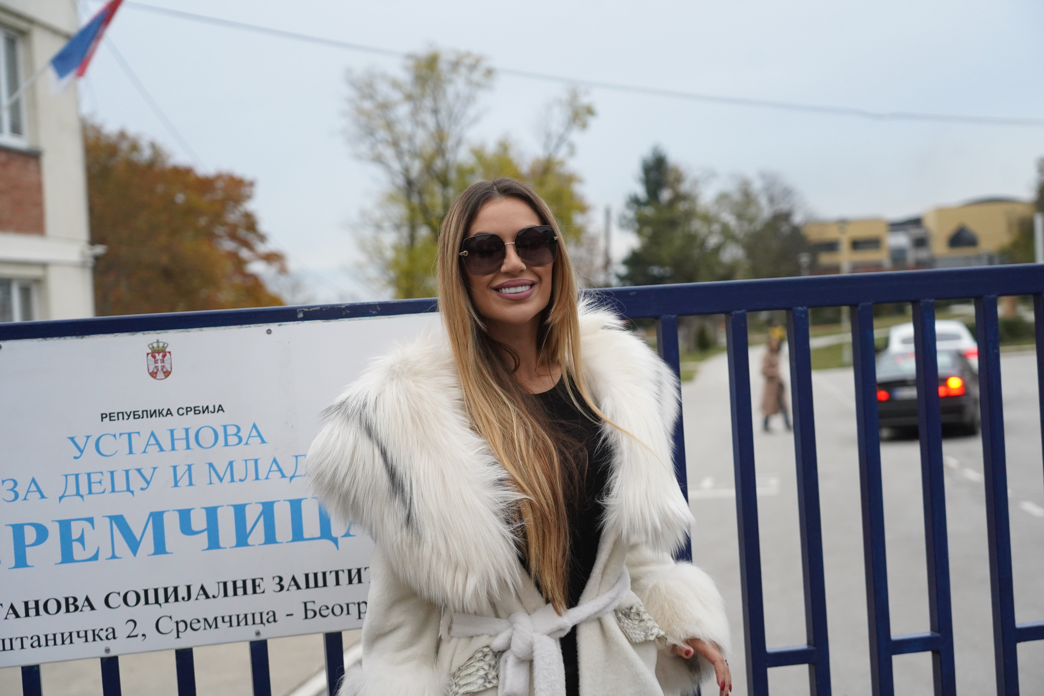 Tea Tairovic before the performance at the Institution for Children and Youth in Sremcica.Tea Tairovic pred nastup u Ustanovi za decu i mlade u Sremcici.