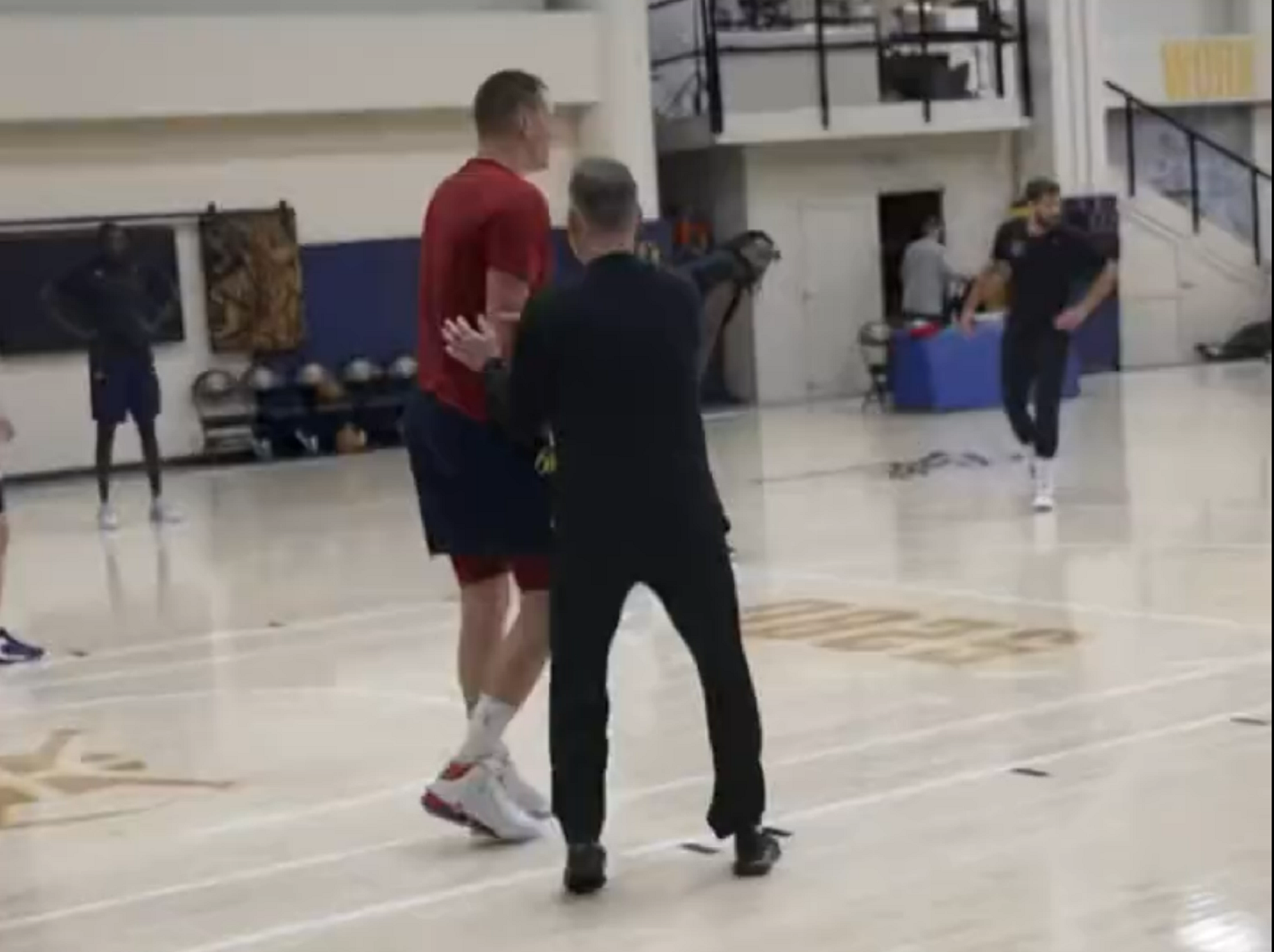 Nikola Jokić i Majkl Meloun 465