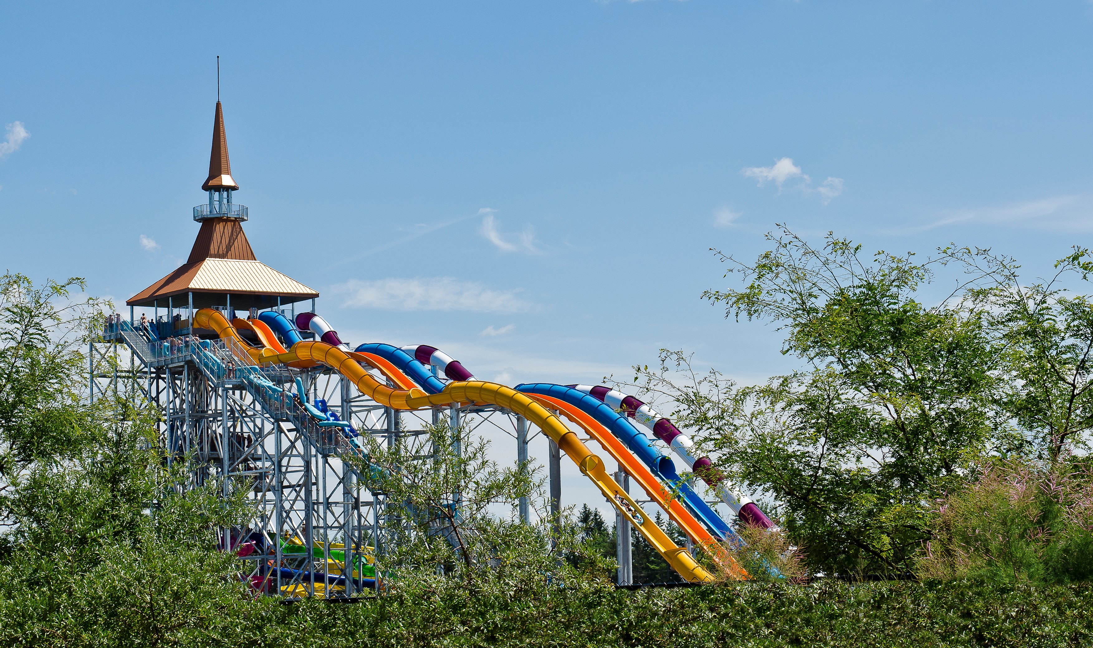 High speed waterslides with 4 person toboggan boats at a Waterpark in Canada.,Image: 169283947, License: Royalty-free, Restrictions: , Model Release: no, Credit line: Michel Loiselle / Panthermedia / Profimedia