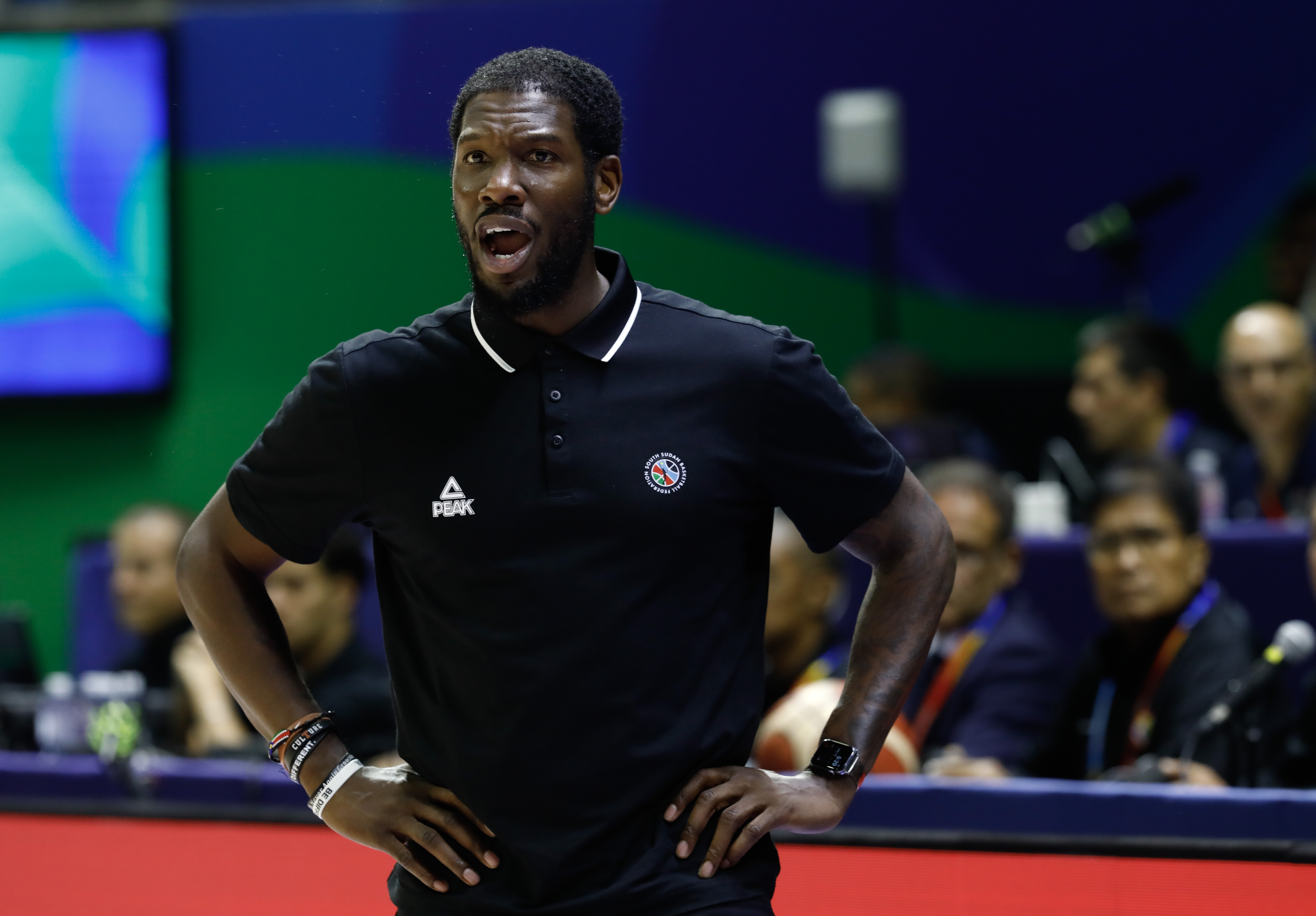 epa10828367 South Sudan coach Royal Ivey reacts on the sideline during the FIBA Basketball World Cup 2023 group stage match between South Sudan and Serbia at the Araneta Coliseum in Manila, Philippines, 30 August 2023.  EPA-EFE/ROLEX DELA PENA