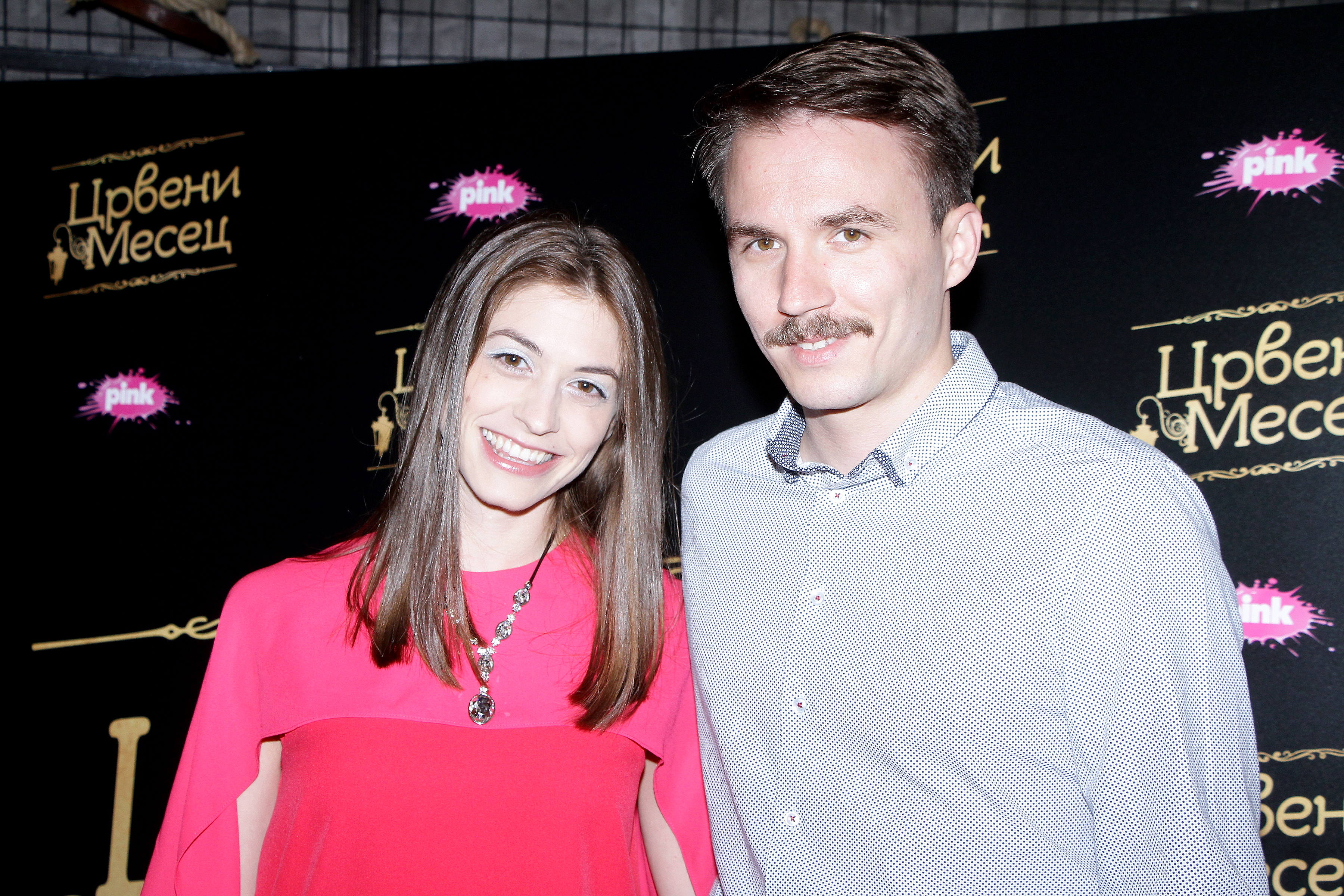 A party was held on the raft "Konzulat" on the occasion of the end of the filming of the series "Red Moon".Na splavu "Konzulat" odrzana je zurka povodom zavrsetka snimanja serije "Crveni mesec".